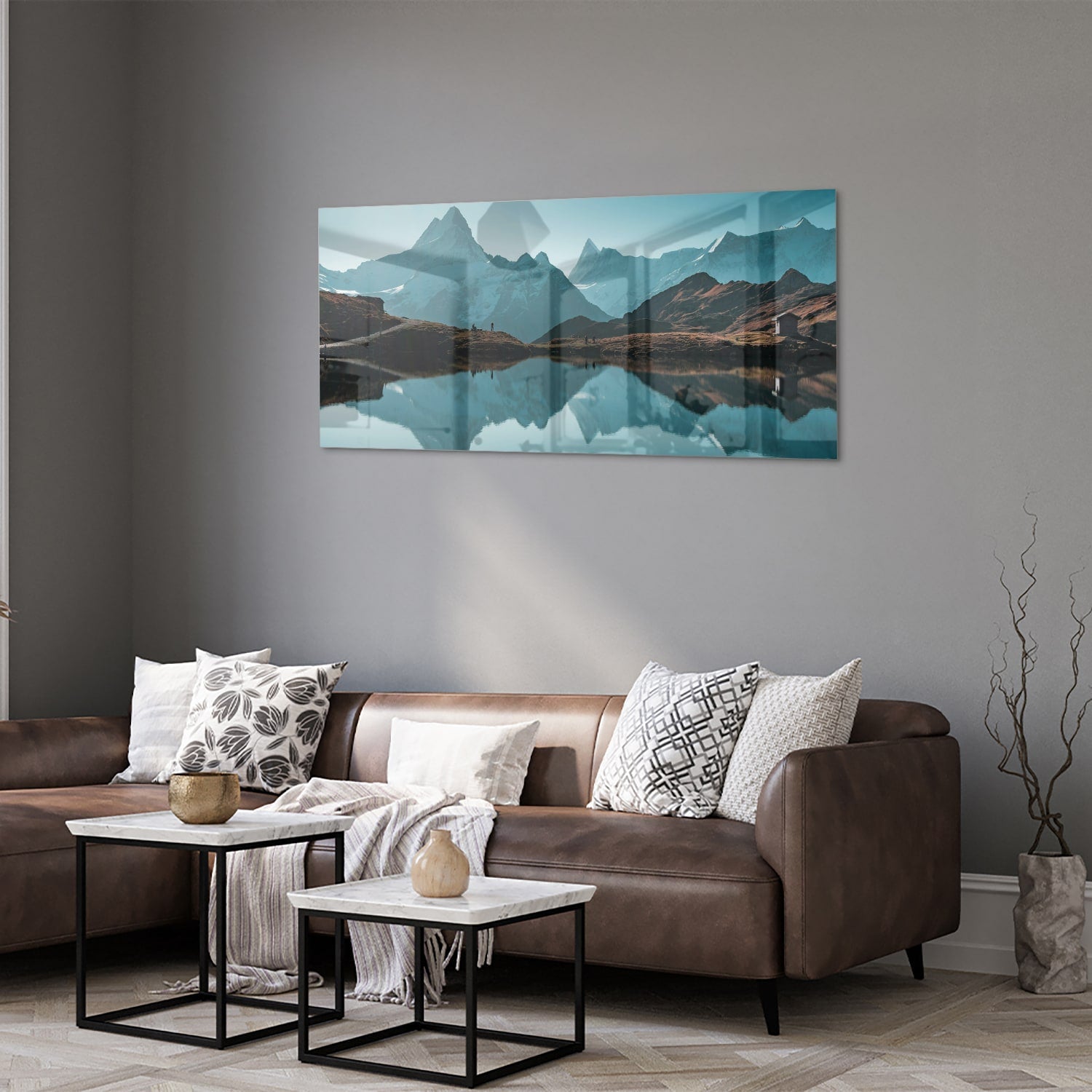 Glasbild mit Bergen und Wasserreflexionen – Glasbild aus Sicherheitsglas, Größe 40x40_rond