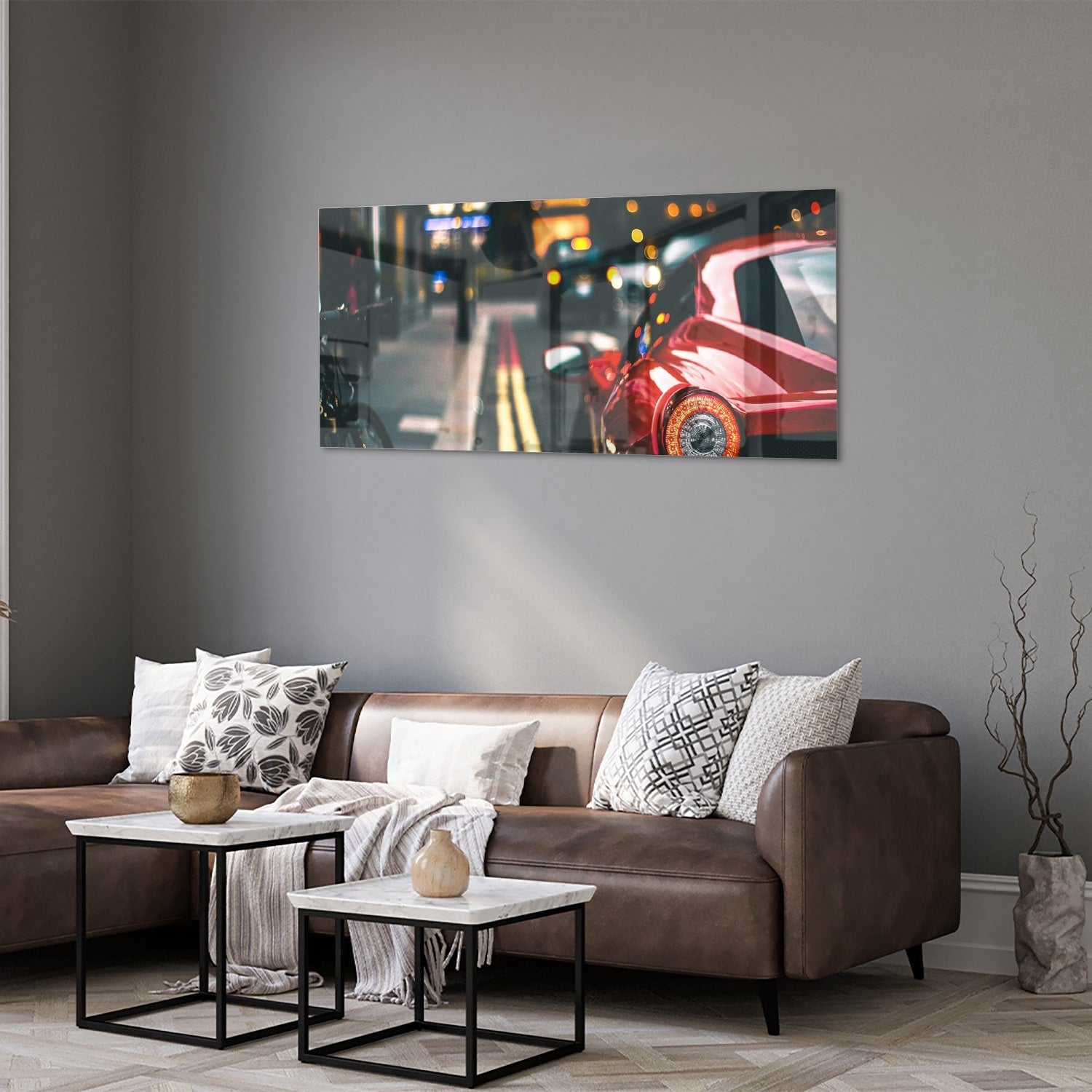 Stilvolles Glasbild mit einem roten Auto in der Stadt – Glasbild aus Sicherheitsglas, Größe 40x40_rond