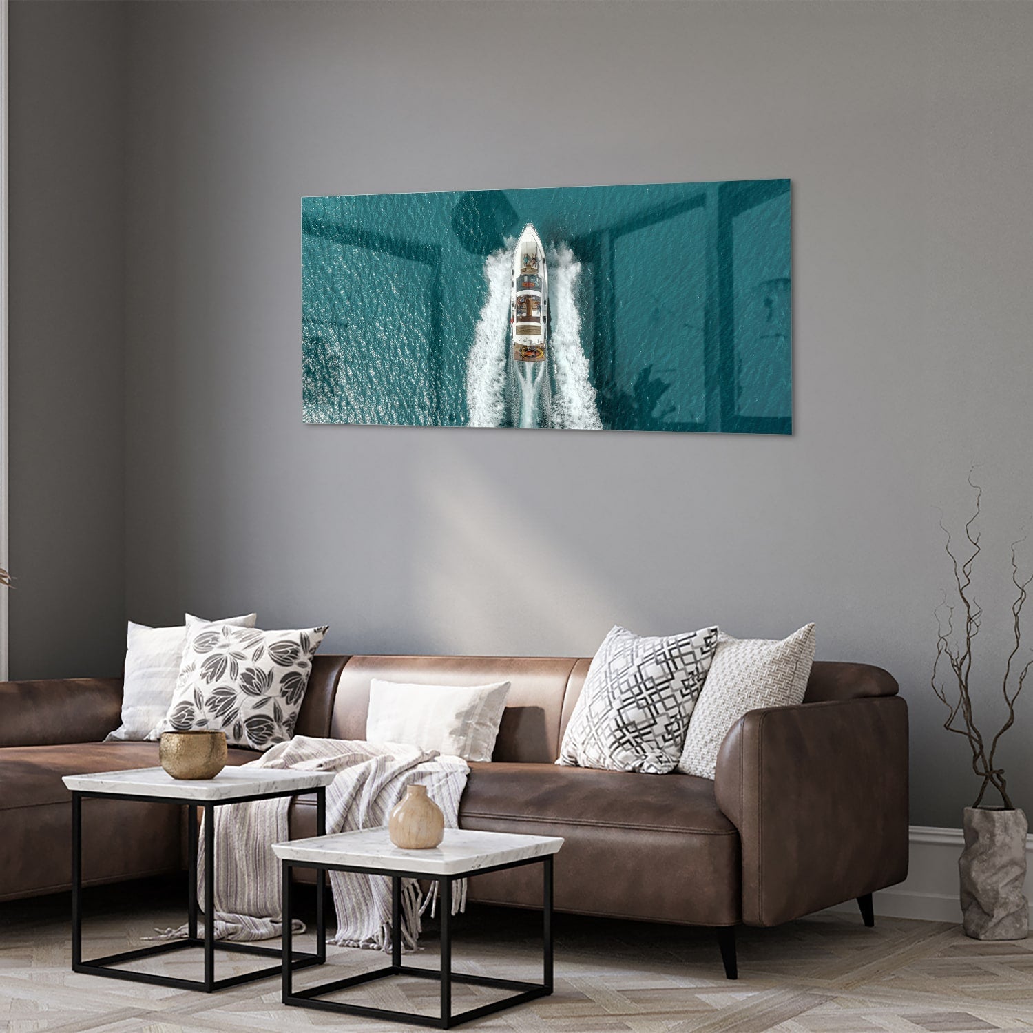 Glasbild mit einem Boot in türkisfarbenem Wasser – Glasbild aus Sicherheitsglas, Größe 40x40_rond