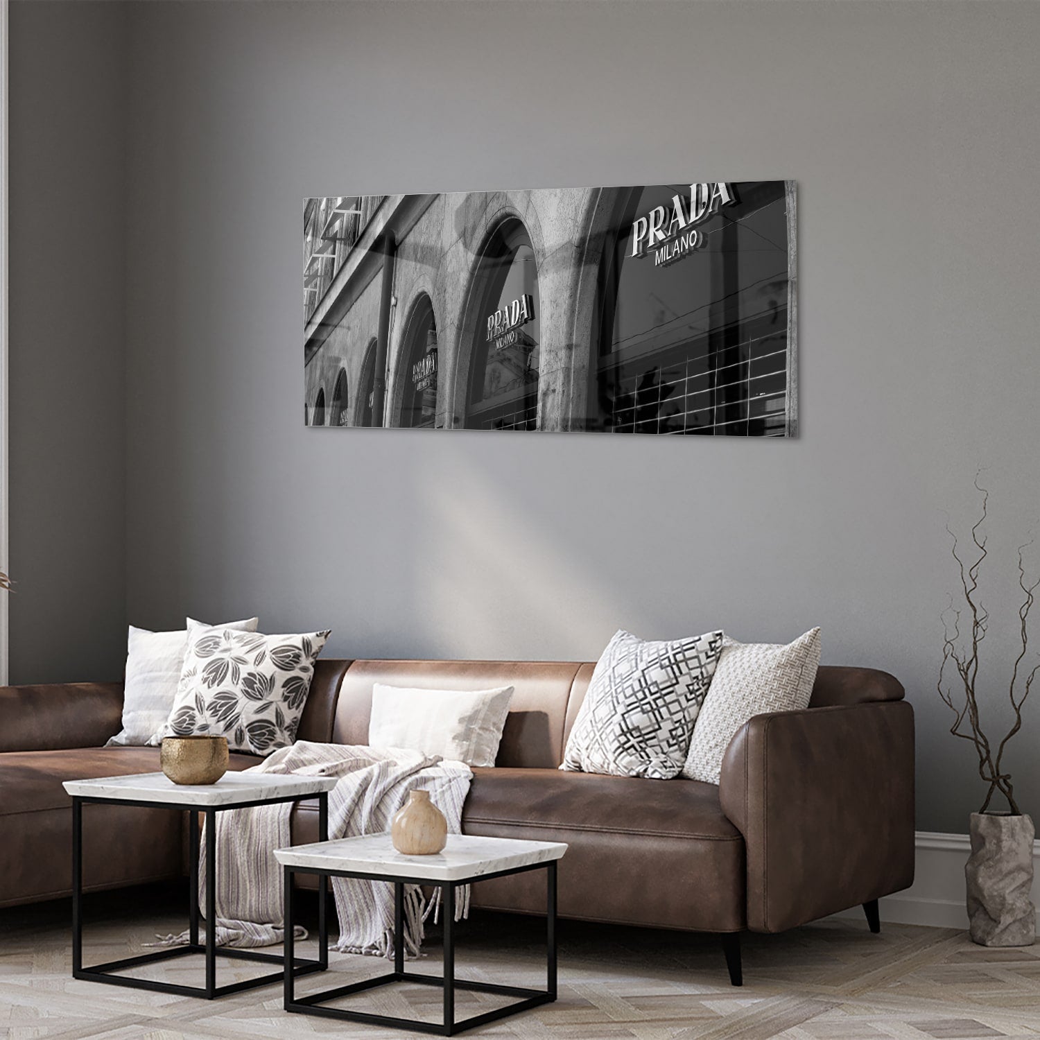 Elegantes Glasbild mit Prada-Schaufenster – Glasbild aus Sicherheitsglas, Größe 40x40_rond