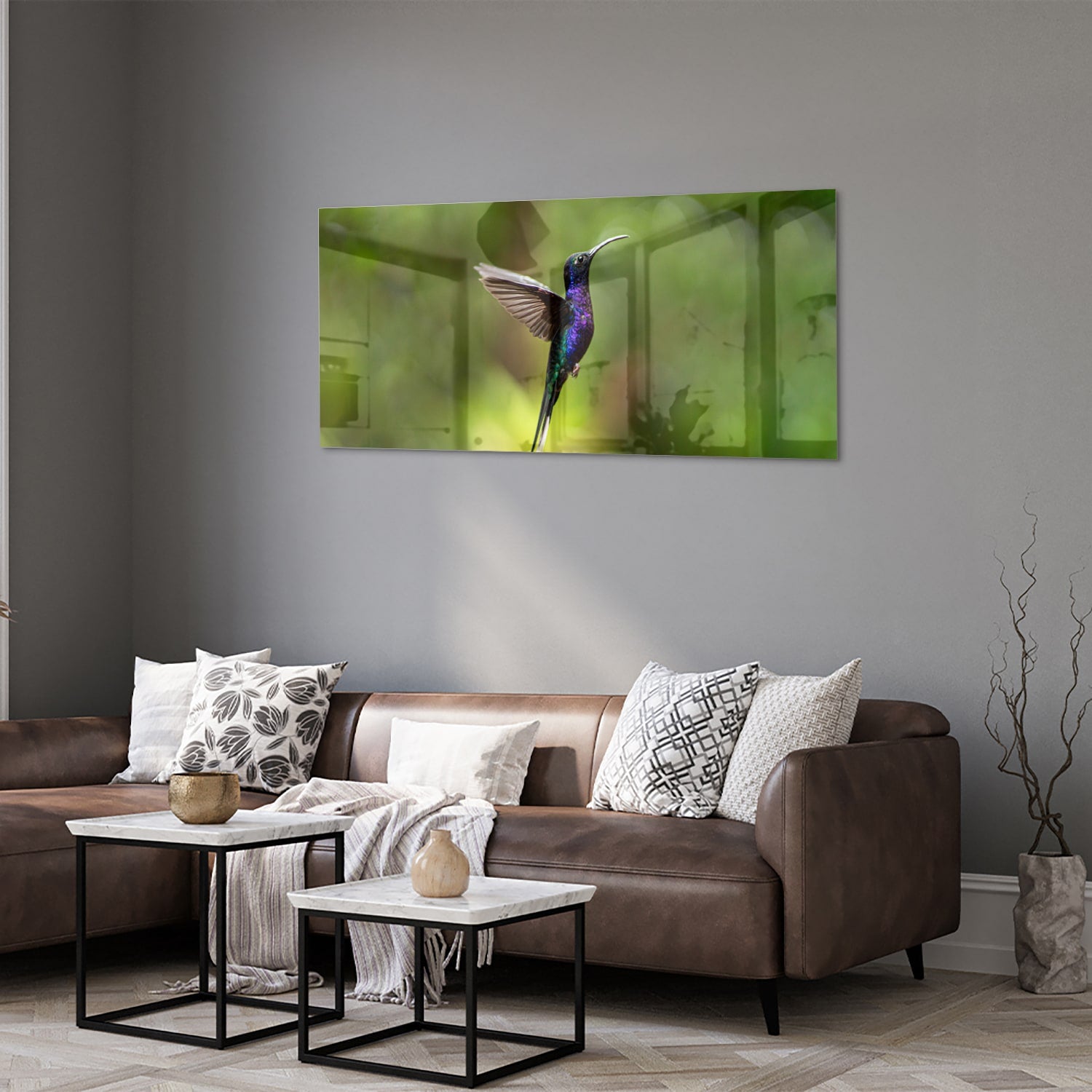 Glasbild mit fliegendem Kolibri inmitten grüner Ruhe – Glasbild aus Sicherheitsglas, Größe 40x40_rond