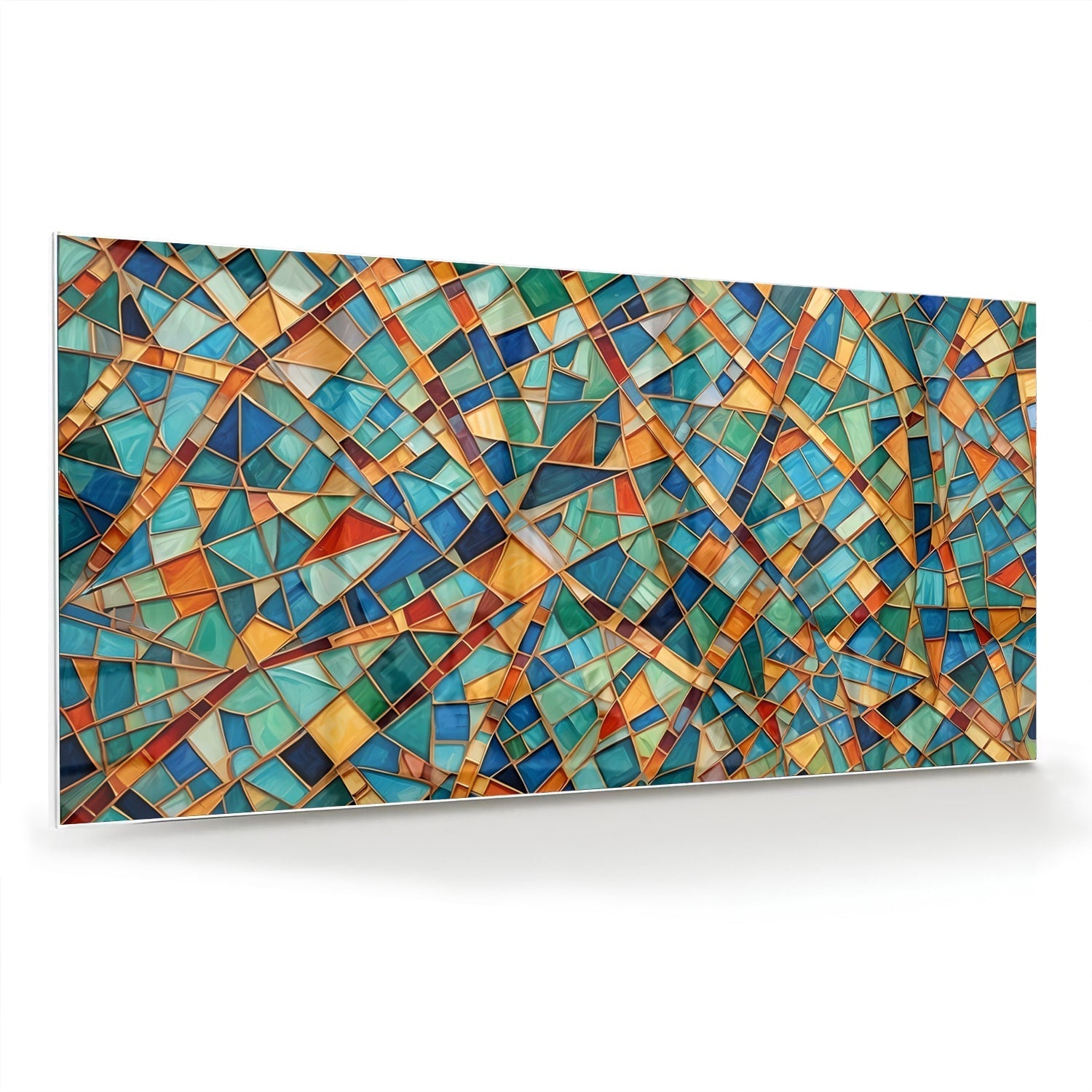 Kleurrijk abstract glazen schilderij aan de muur boven een houten meubel.