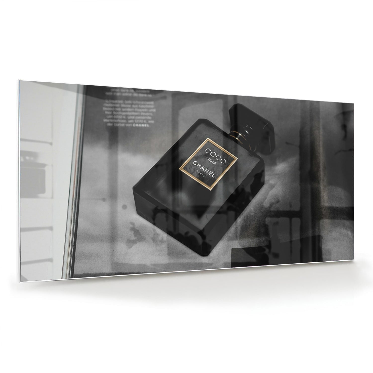 Glasbild mit Parfümflakon in einem stilvollen Interieur – Glasbild aus Sicherheitsglas, Größe 70x70_rond