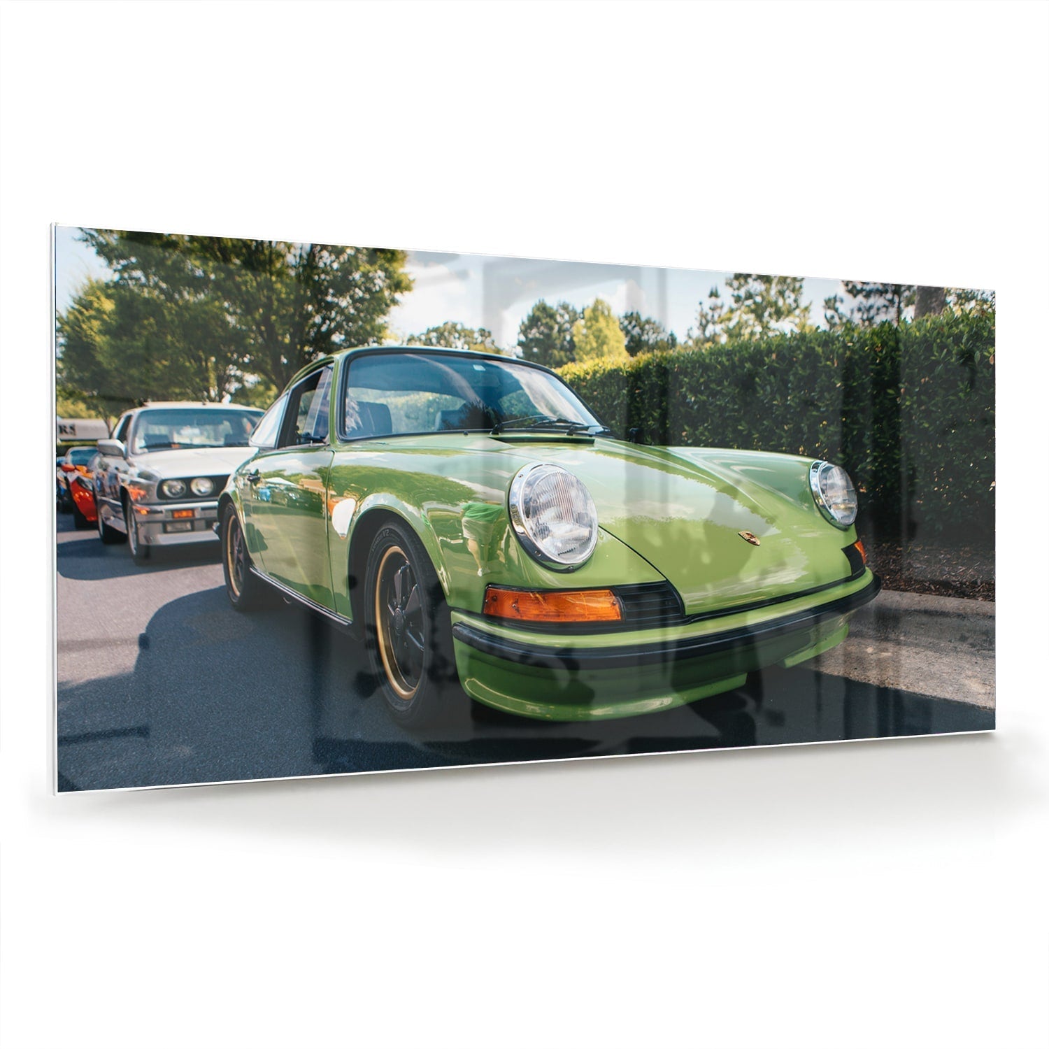 Glasbild mit einzigartigem grünen Porsche für moderne Innenräume – Glasbild aus Sicherheitsglas, Größe 70x70_rond