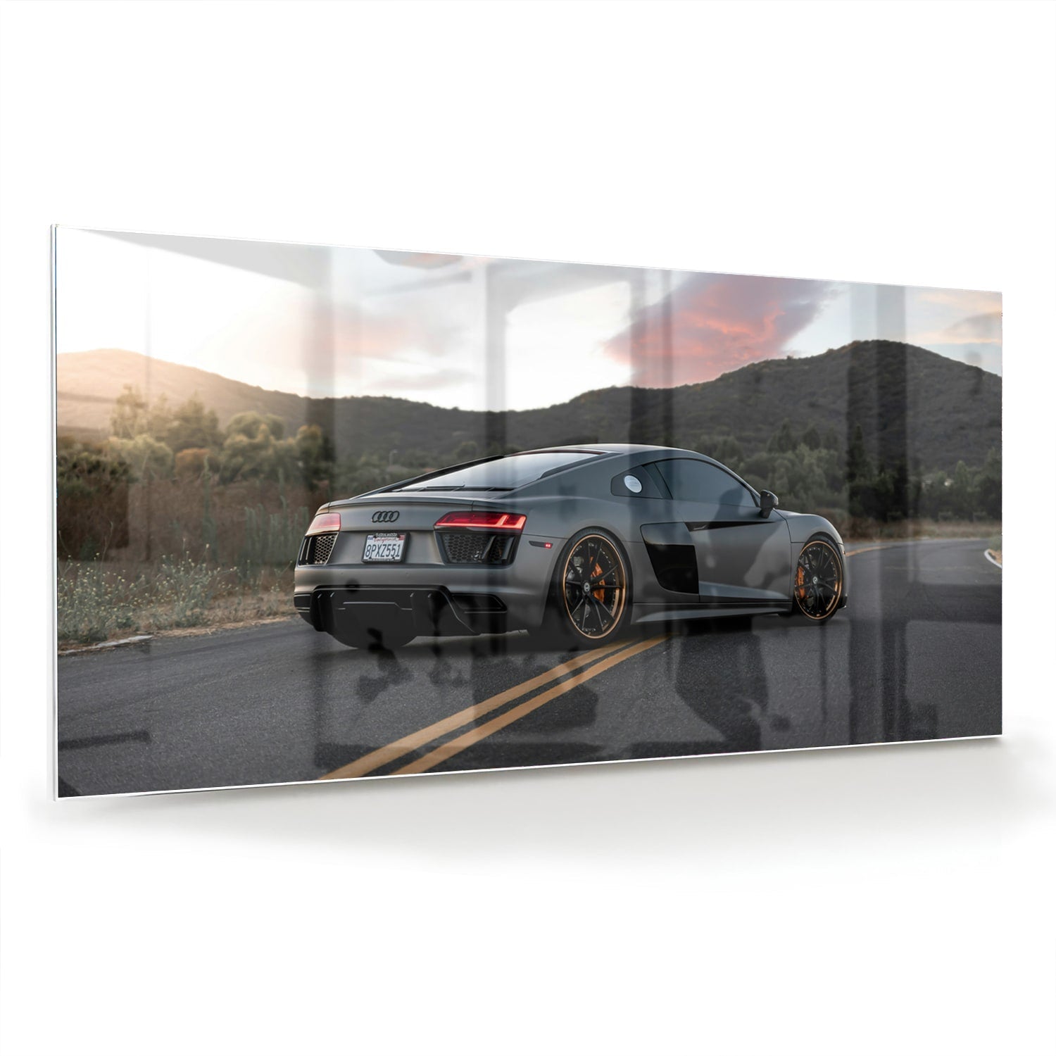 Modernes Glasbild mit einem Sportwagen in der Natur – Glasbild aus Sicherheitsglas, Größe 70x70_rond