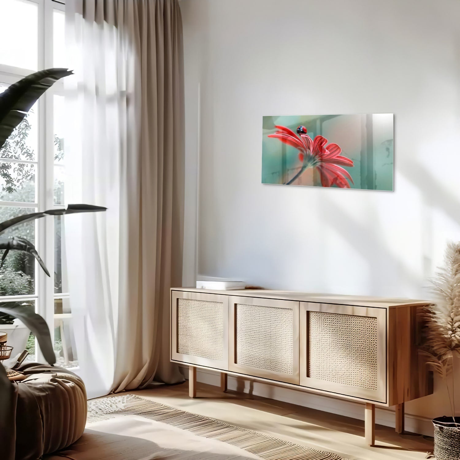 Glasbild mit einer Blume und einem Marienkäfer – Glasbild aus Sicherheitsglas, Größe 100x50