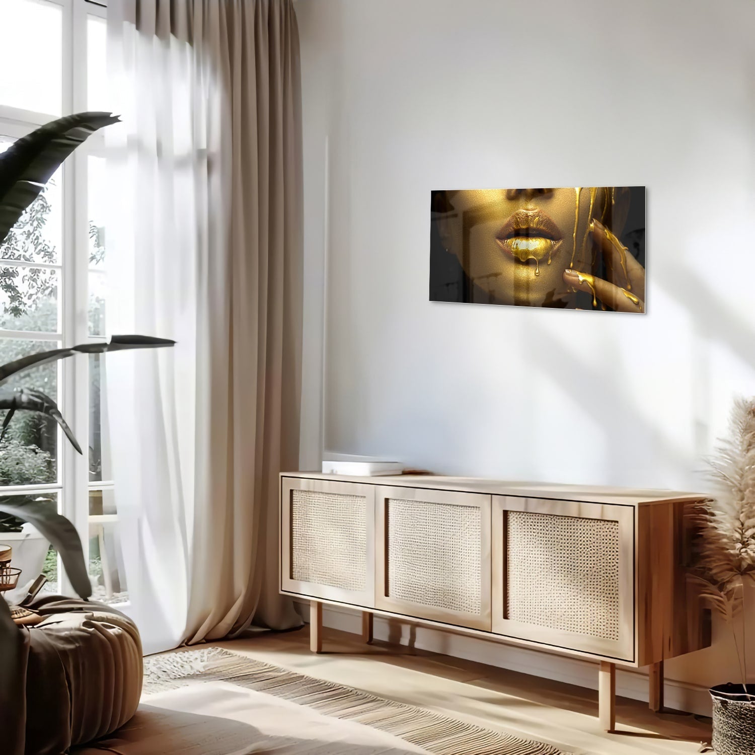 Goldenes Glasbild mit Lippen und Hand – Glasbild aus Sicherheitsglas, Größe 100x50