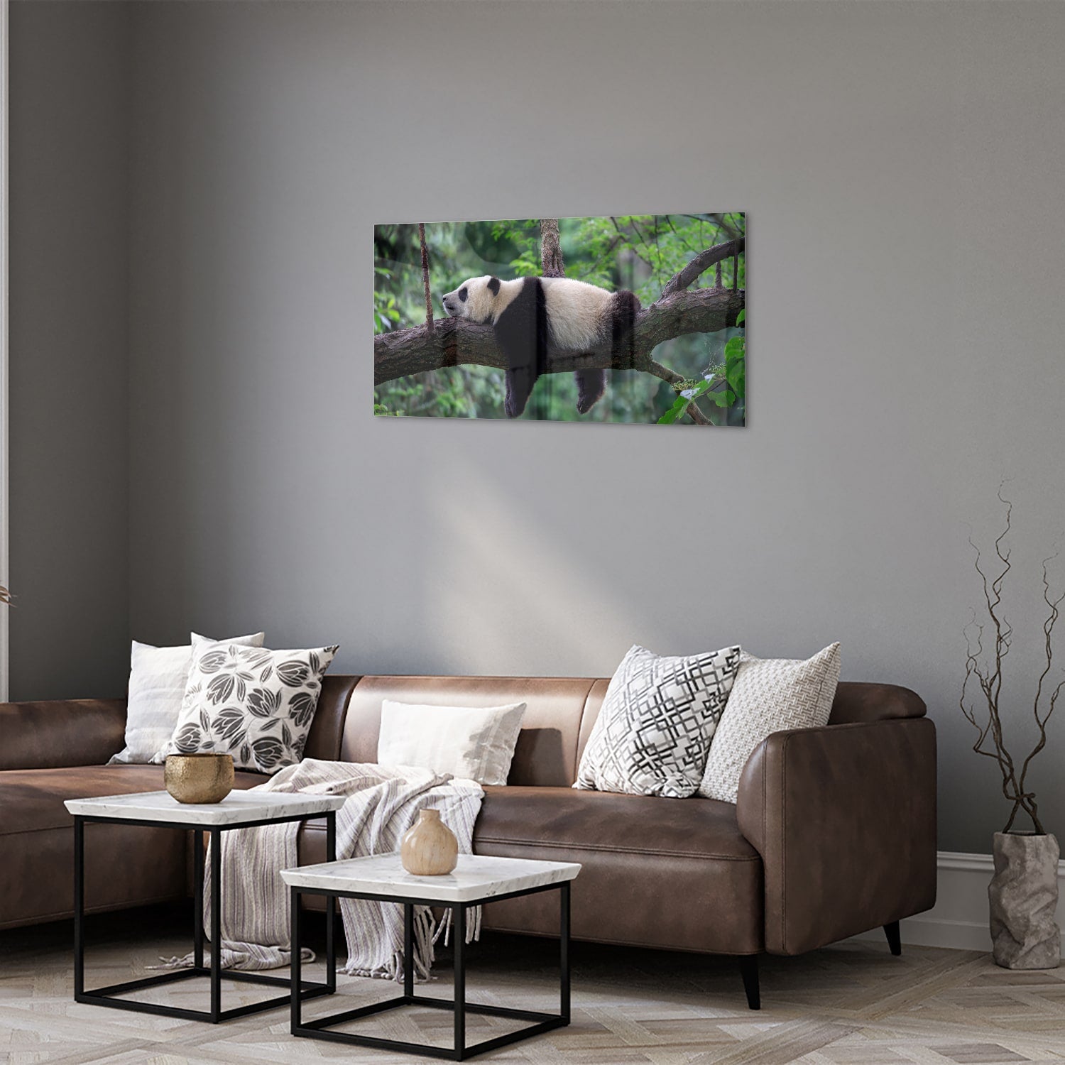 Glasbild mit entspanntem Panda auf einem Ast – Glasbild aus Sicherheitsglas, Größe 125x50