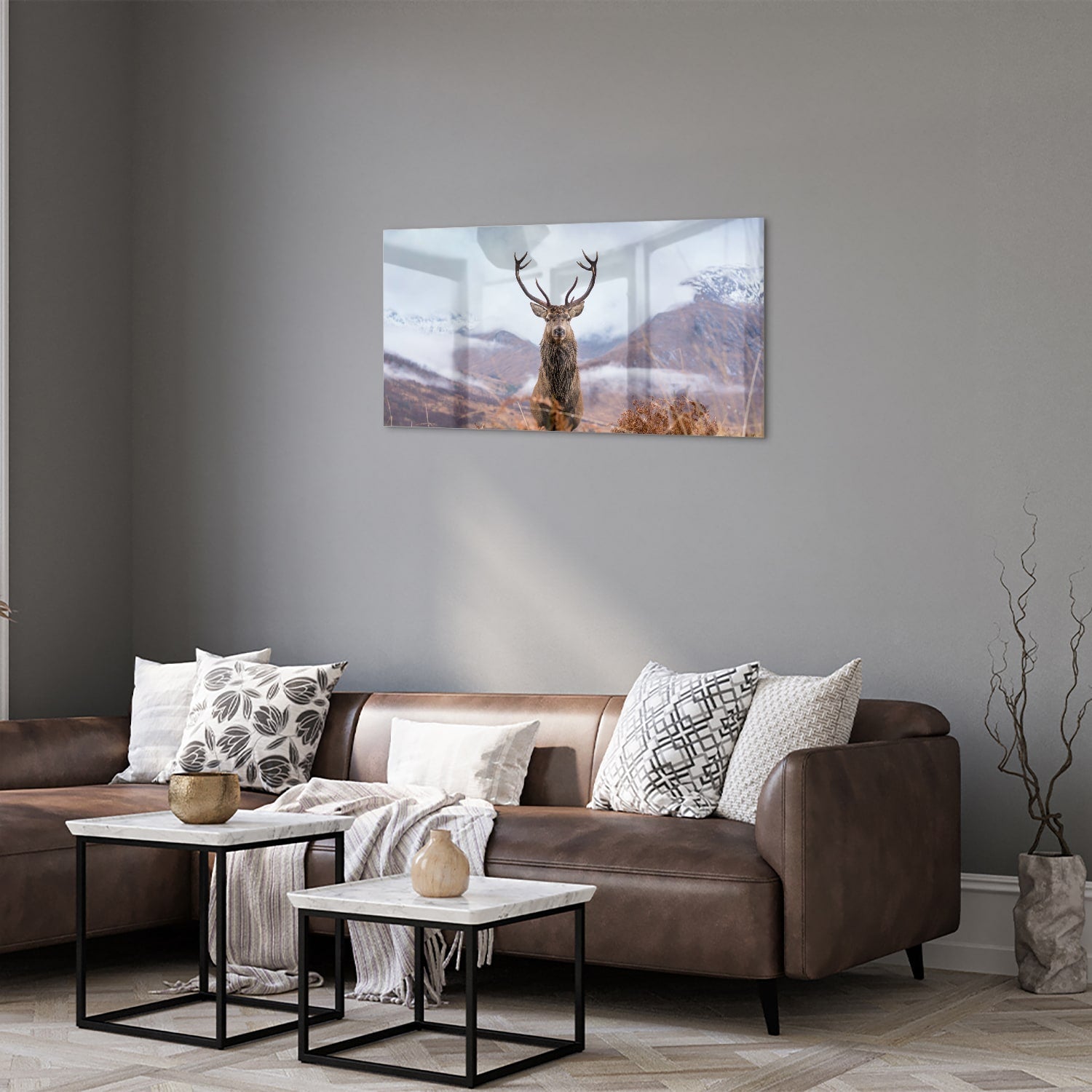 Glasbild mit majestätischem Hirsch in einer ruhigen Berglandschaft – Glasbild aus Sicherheitsglas, Größe 125x50