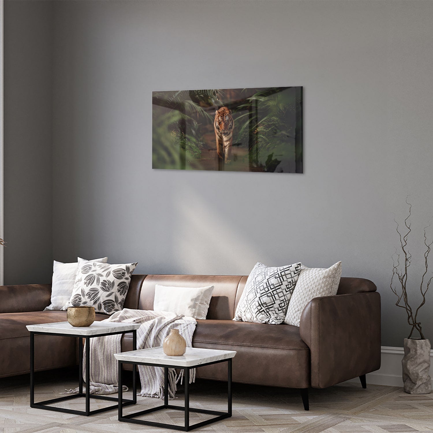 Elegantes Glasbild mit Tiger zwischen Blättern – Glasbild aus Sicherheitsglas, Größe 125x50