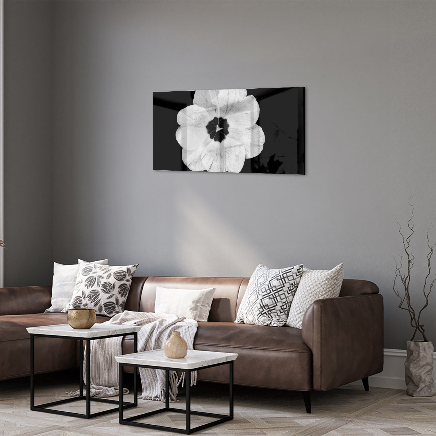 Glasbild mit einer weißen Blume auf schwarzem Hintergrund – Glasbild aus Sicherheitsglas, Größe 125x50