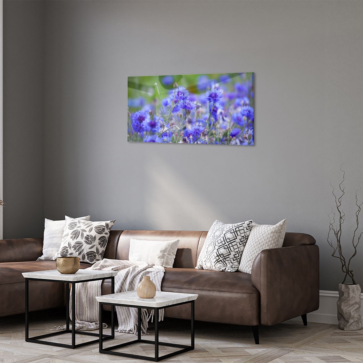 Glasbild mit violetten Blumen in ruhiger Szenerie – Glasbild aus Sicherheitsglas, Größe 125x50