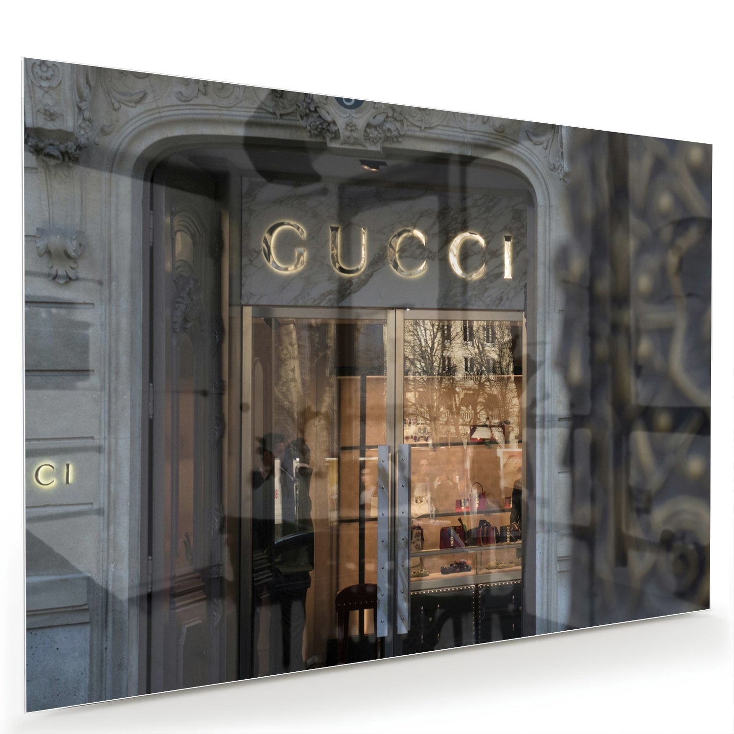 Stilvolles Glasbild mit Gucci-Schaufenster – Glasbild aus Sicherheitsglas, Größe 60x40
