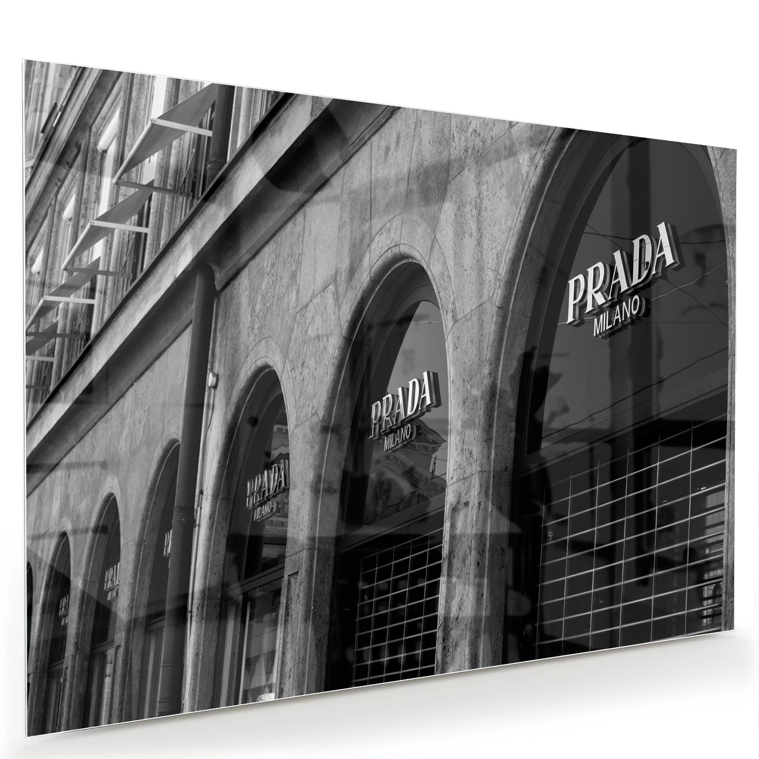 Elegantes Glasbild mit Prada-Schaufenster – Glasbild aus Sicherheitsglas, Größe 60x40