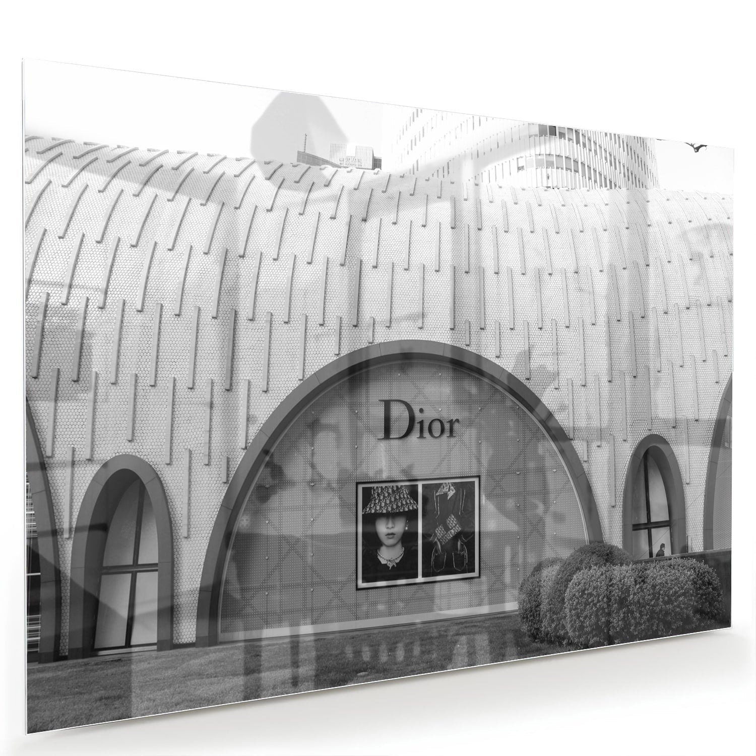 Elegantes Glasbild mit Dior-Schaufenster – Glasbild aus Sicherheitsglas, Größe 60x40