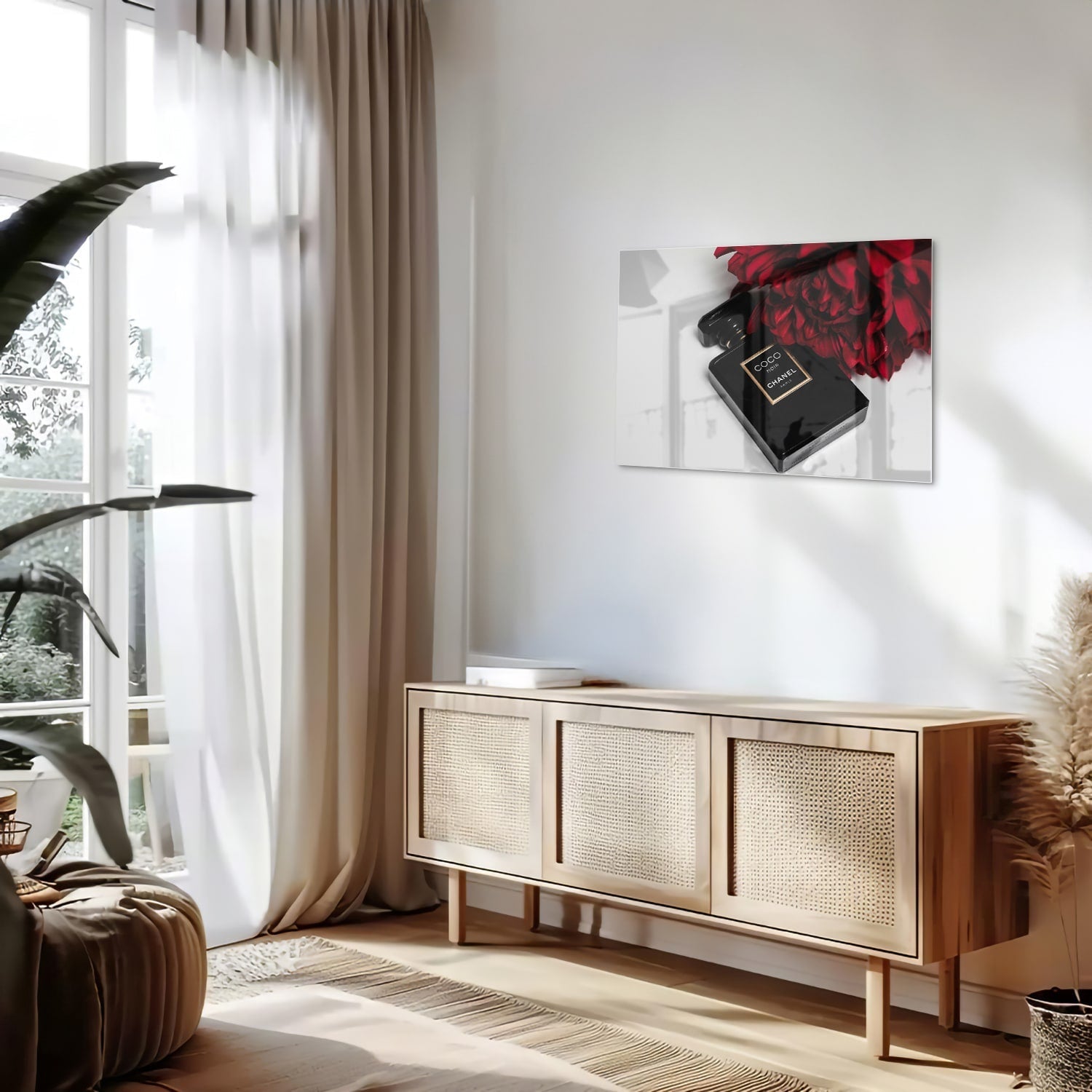Elegantes Glasbild mit Parfüm und roten Blumen – Glasbild aus Sicherheitsglas, Größe 80x30