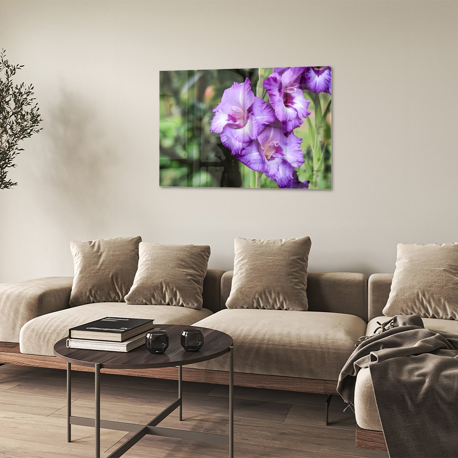 Violette Gladiolen: elegantes Glasbild für Zuhause – Glasbild aus Sicherheitsglas, Größe 50x50