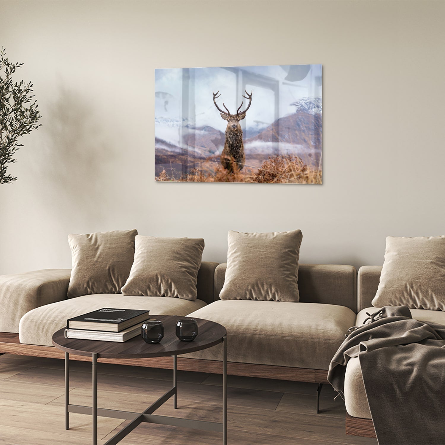 Glasbild mit majestätischem Hirsch in einer ruhigen Berglandschaft – Glasbild aus Sicherheitsglas, Größe 50x50