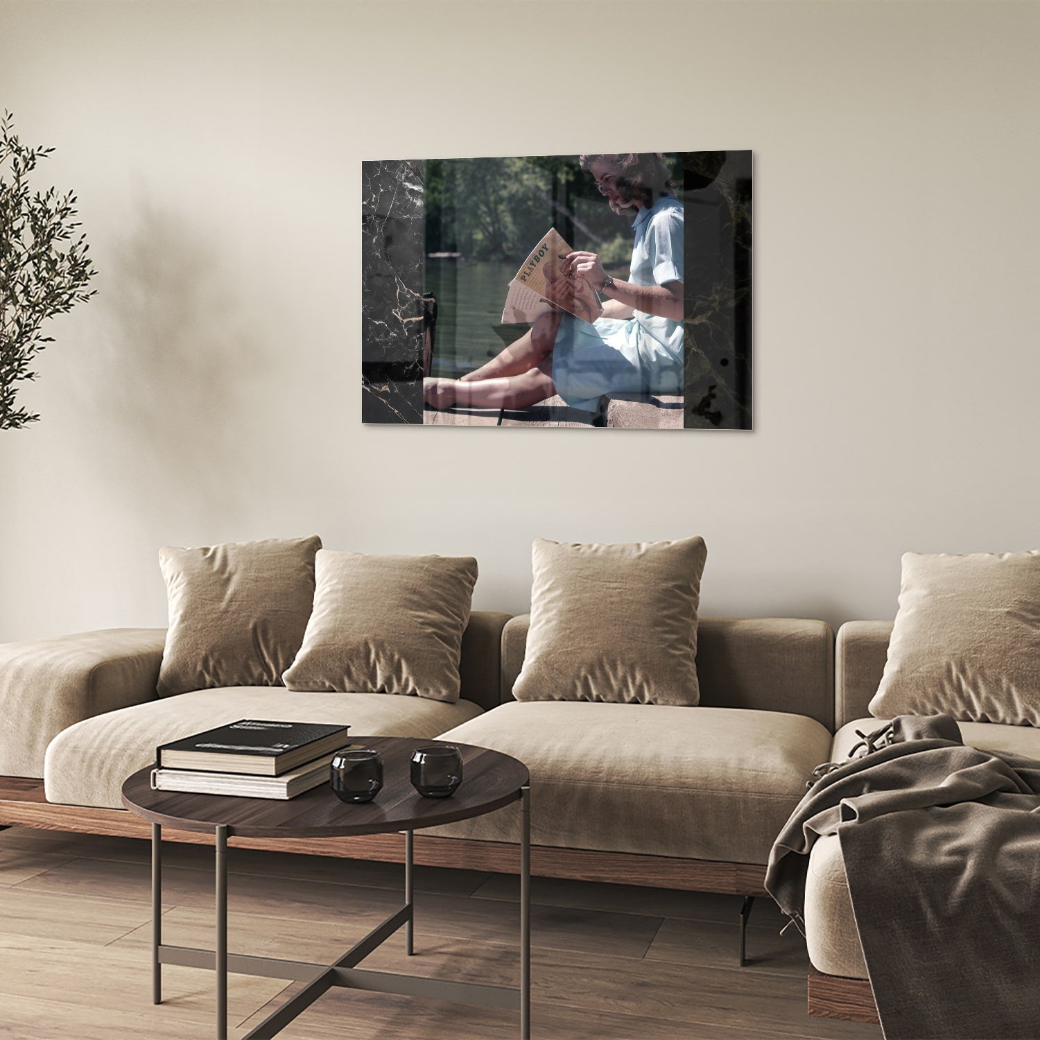 Ruhiges Glasbild mit Lesemoment am Wasser – Glasbild aus Sicherheitsglas, Größe 50x50