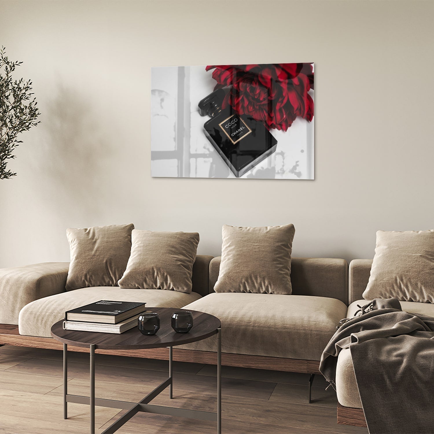 Elegantes Glasbild mit Parfüm und roten Blumen – Glasbild aus Sicherheitsglas, Größe 50x50