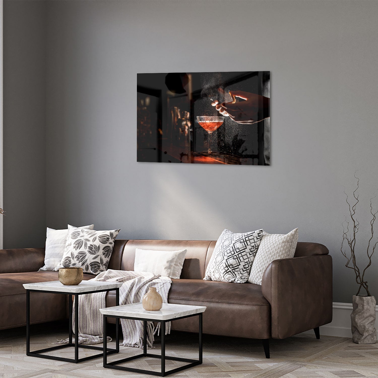 Elegantes Glasbild mit Cocktails in stimmungsvoller Szenerie – Glasbild aus Sicherheitsglas, Größe 50x50_rond