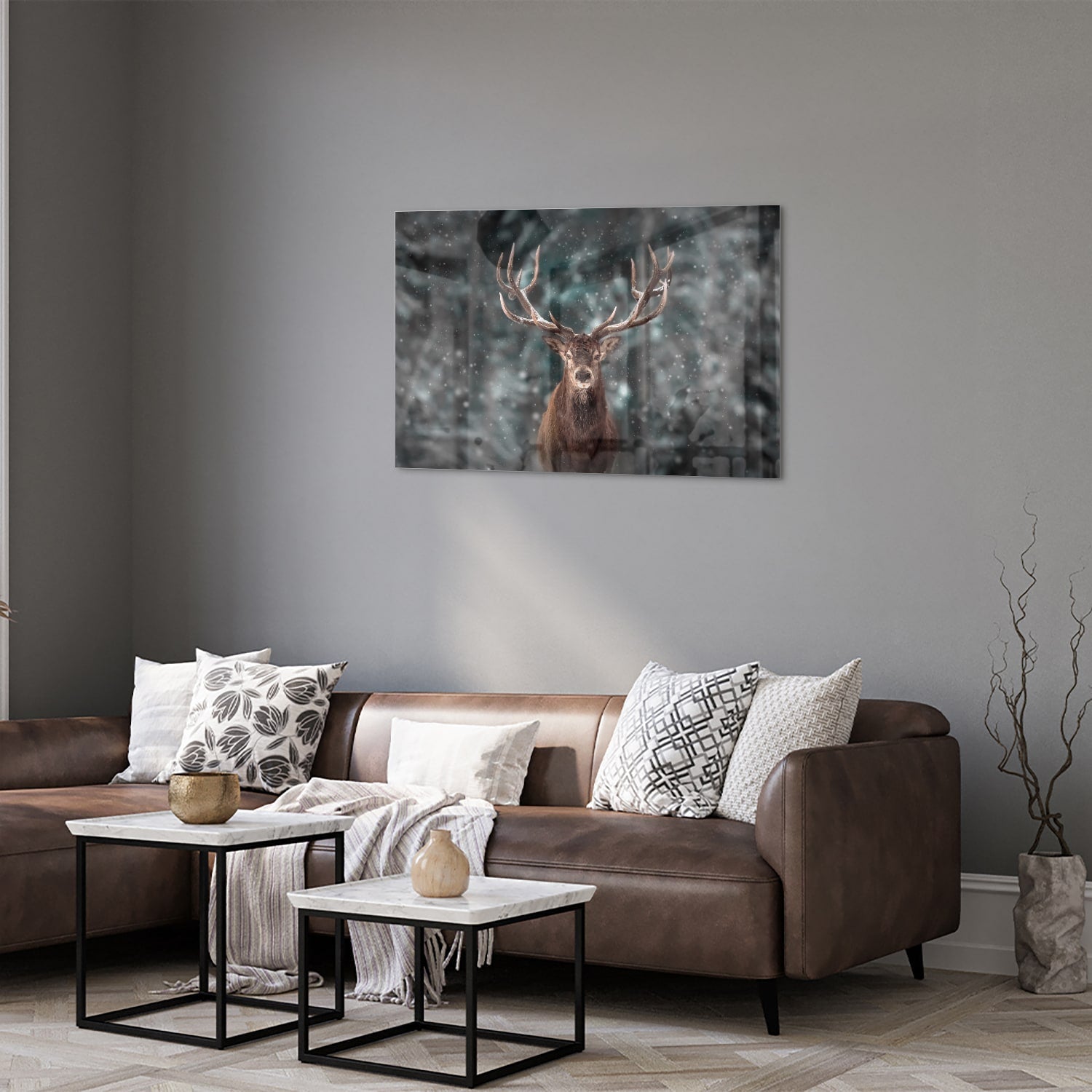 Glasbild mit majestätischem Hirsch in winterlicher Umgebung – Glasbild aus Sicherheitsglas, Größe 50x50_rond