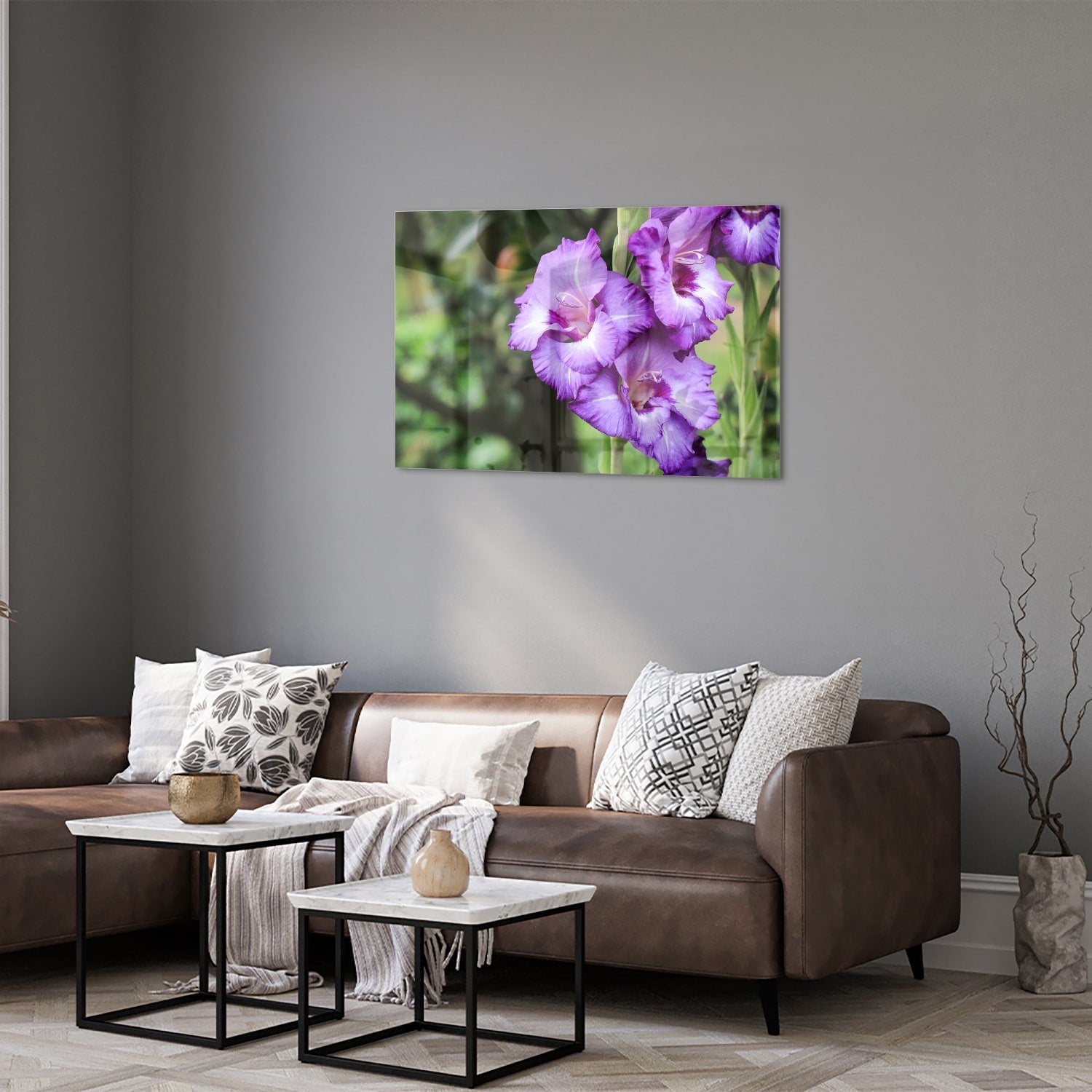 Violette Gladiolen: elegantes Glasbild für Zuhause – Glasbild aus Sicherheitsglas, Größe 50x50_rond