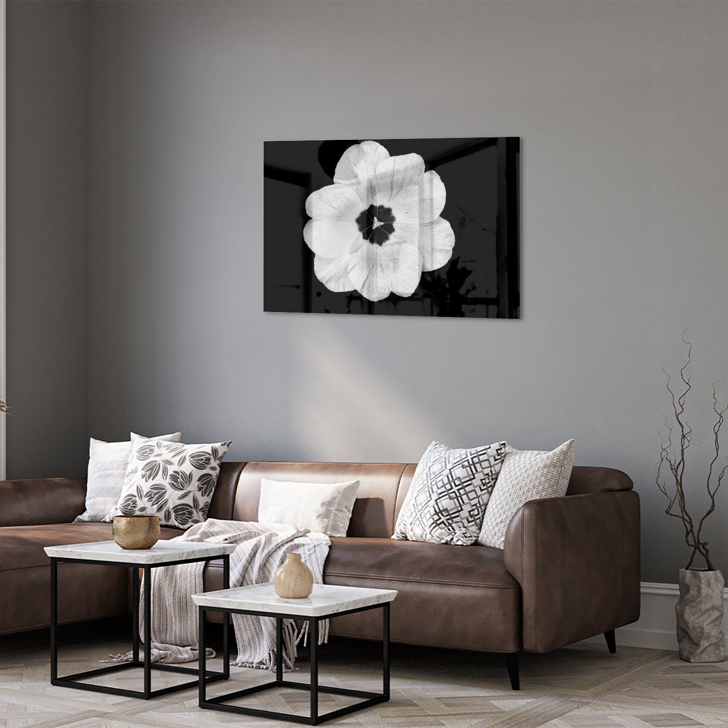 Glasbild mit einer weißen Blume auf schwarzem Hintergrund – Glasbild aus Sicherheitsglas, Größe 50x50_rond