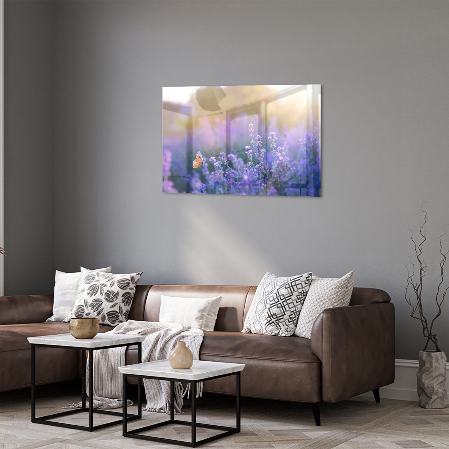 Glasbild mit violettem Lavendel und Schmetterling – Glasbild aus Sicherheitsglas, Größe 50x50_rond