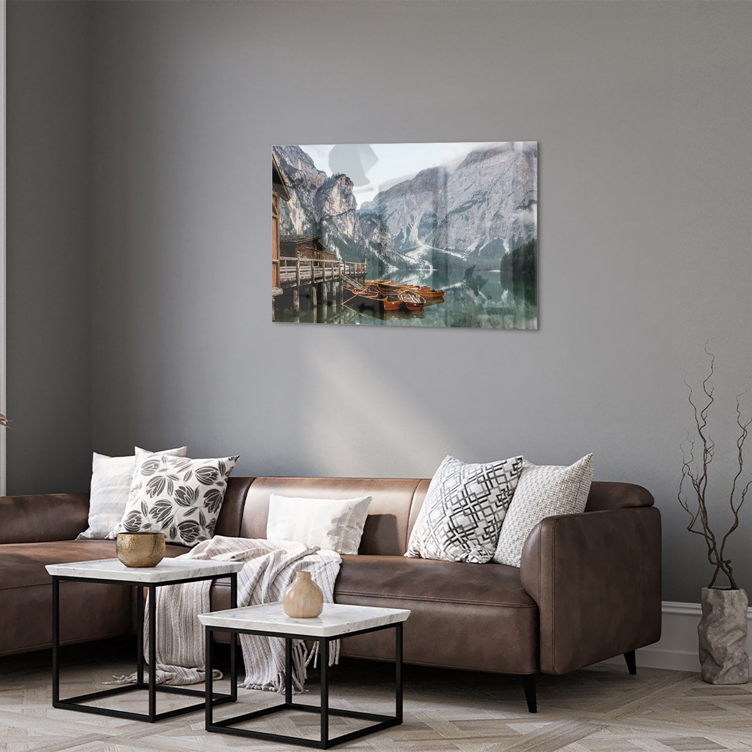Rustikales Glasbild mit Bergen und Booten – Glasbild aus Sicherheitsglas, Größe 50x50_rond