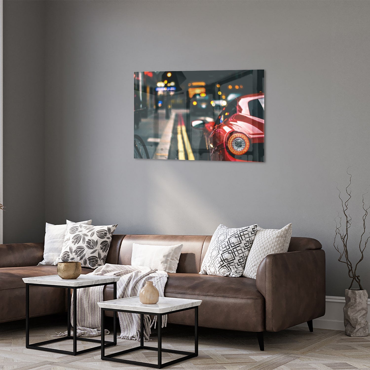 Stilvolles Glasbild mit einem roten Auto in der Stadt – Glasbild aus Sicherheitsglas, Größe 50x50_rond