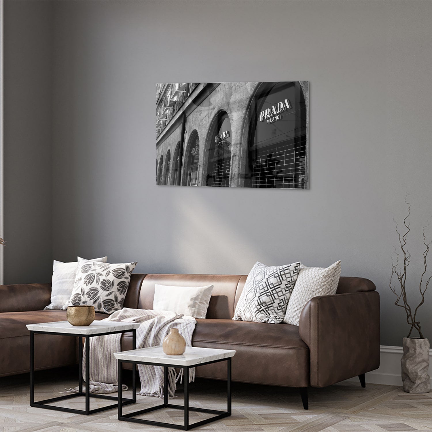 Elegantes Glasbild mit Prada-Schaufenster – Glasbild aus Sicherheitsglas, Größe 50x50_rond