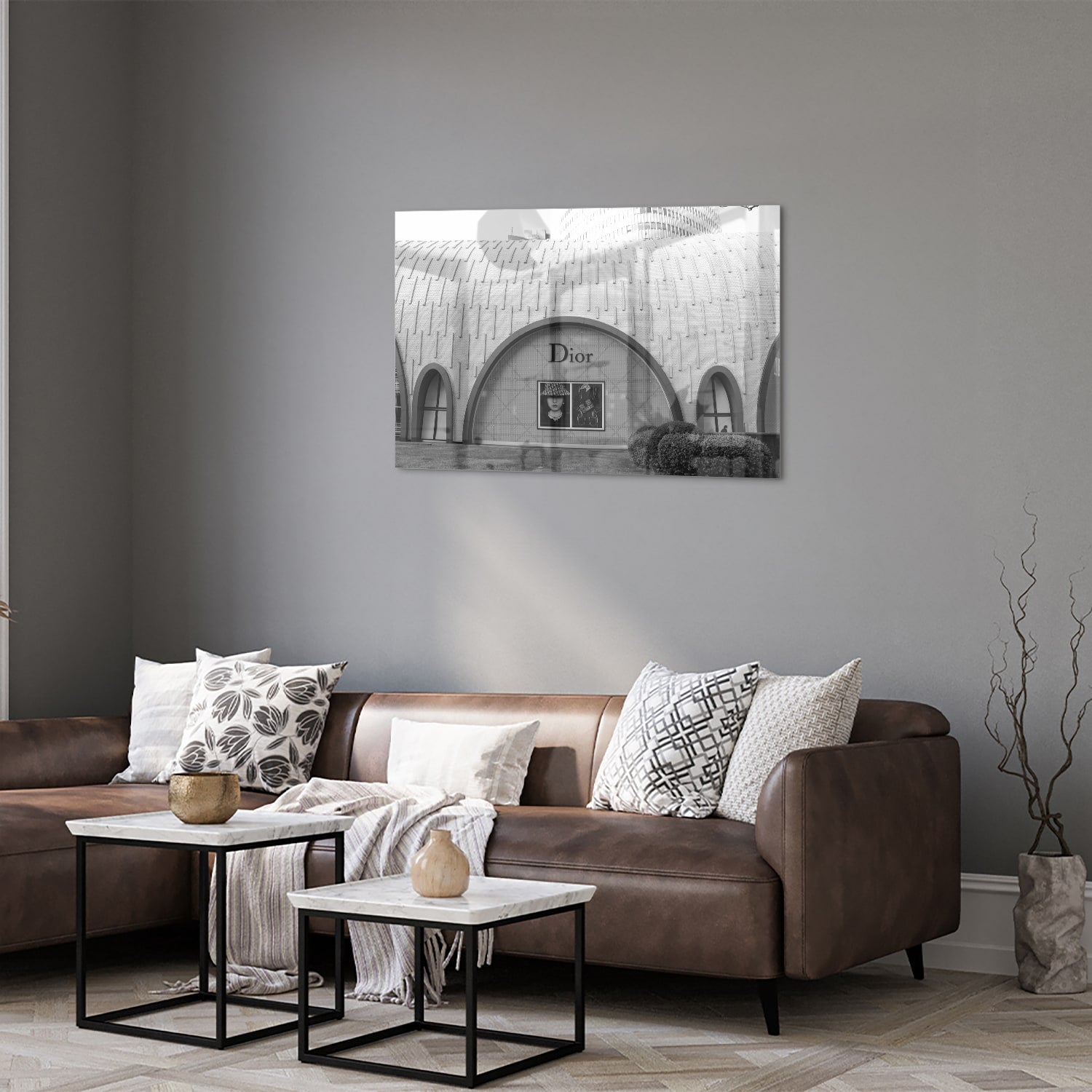 Elegantes Glasbild mit Dior-Schaufenster – Glasbild aus Sicherheitsglas, Größe 50x50_rond
