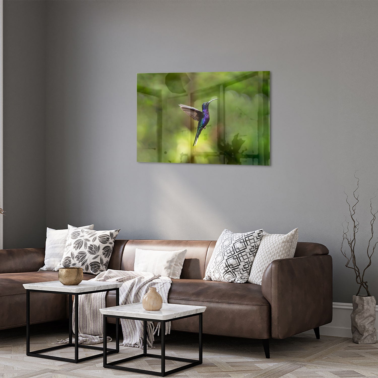 Glasbild mit fliegendem Kolibri inmitten grüner Ruhe – Glasbild aus Sicherheitsglas, Größe 50x50_rond