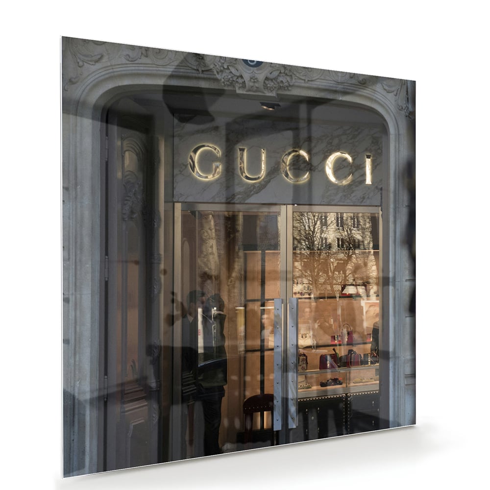 Stilvolles Glasbild mit Gucci-Schaufenster – Glasbild aus Sicherheitsglas, Größe 100x70