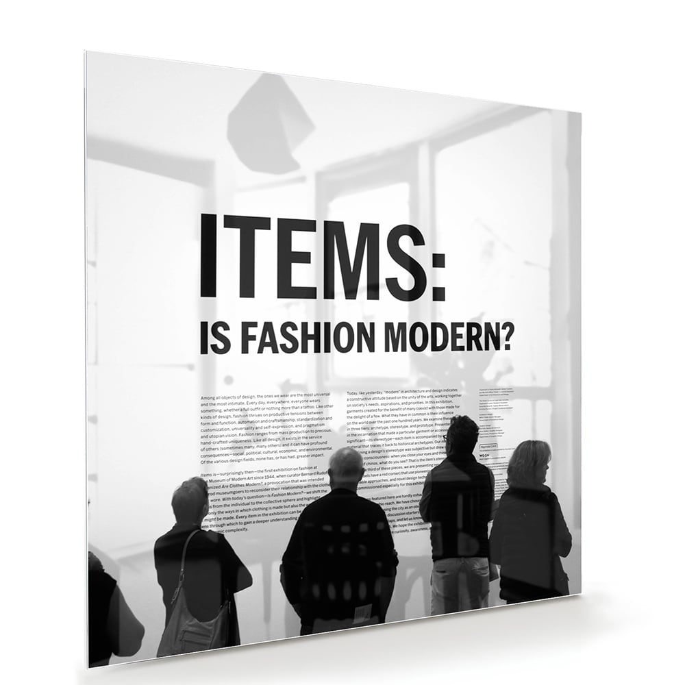 Modernes Glasbild 'Is Fashion Modern?' – Glasbild aus Sicherheitsglas, Größe 100x70