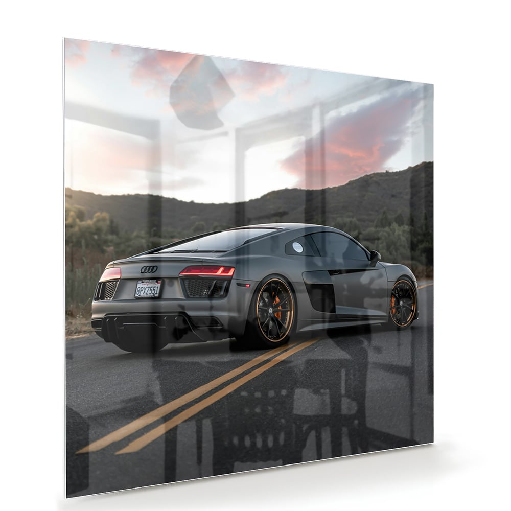 Modernes Glasbild mit einem Sportwagen in der Natur – Glasbild aus Sicherheitsglas, Größe 100x70