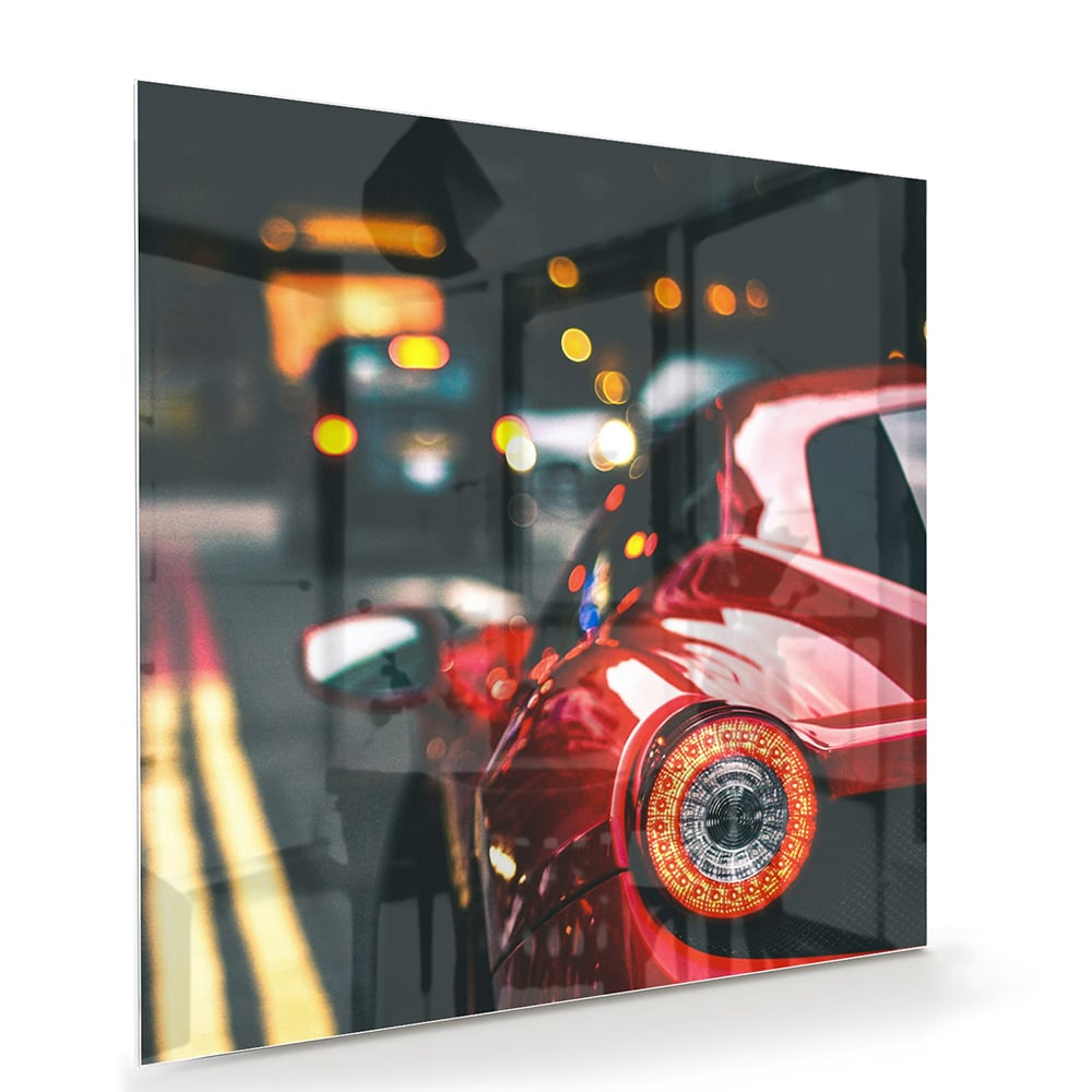 Stilvolles Glasbild mit einem roten Auto in der Stadt – Glasbild aus Sicherheitsglas, Größe 100x70