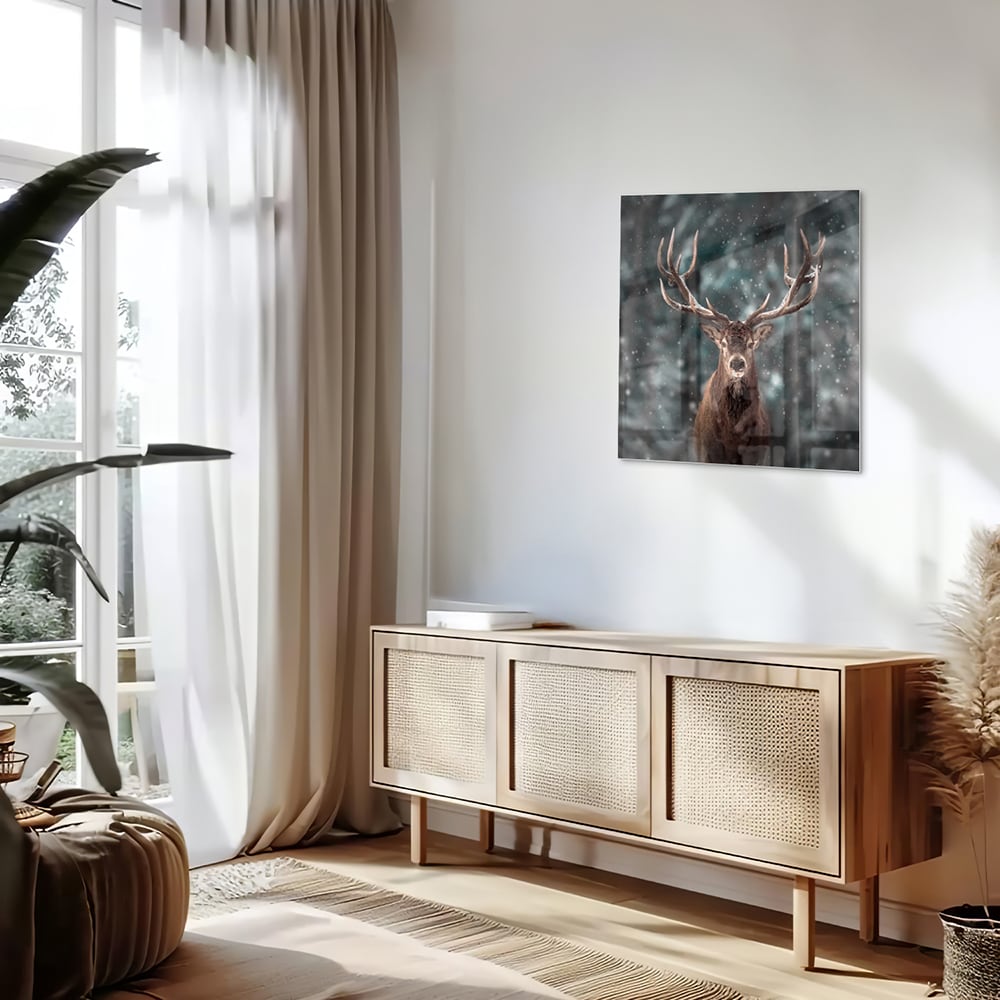 Glasbild mit majestätischem Hirsch in winterlicher Umgebung – Glasbild aus Sicherheitsglas, Größe 120x60