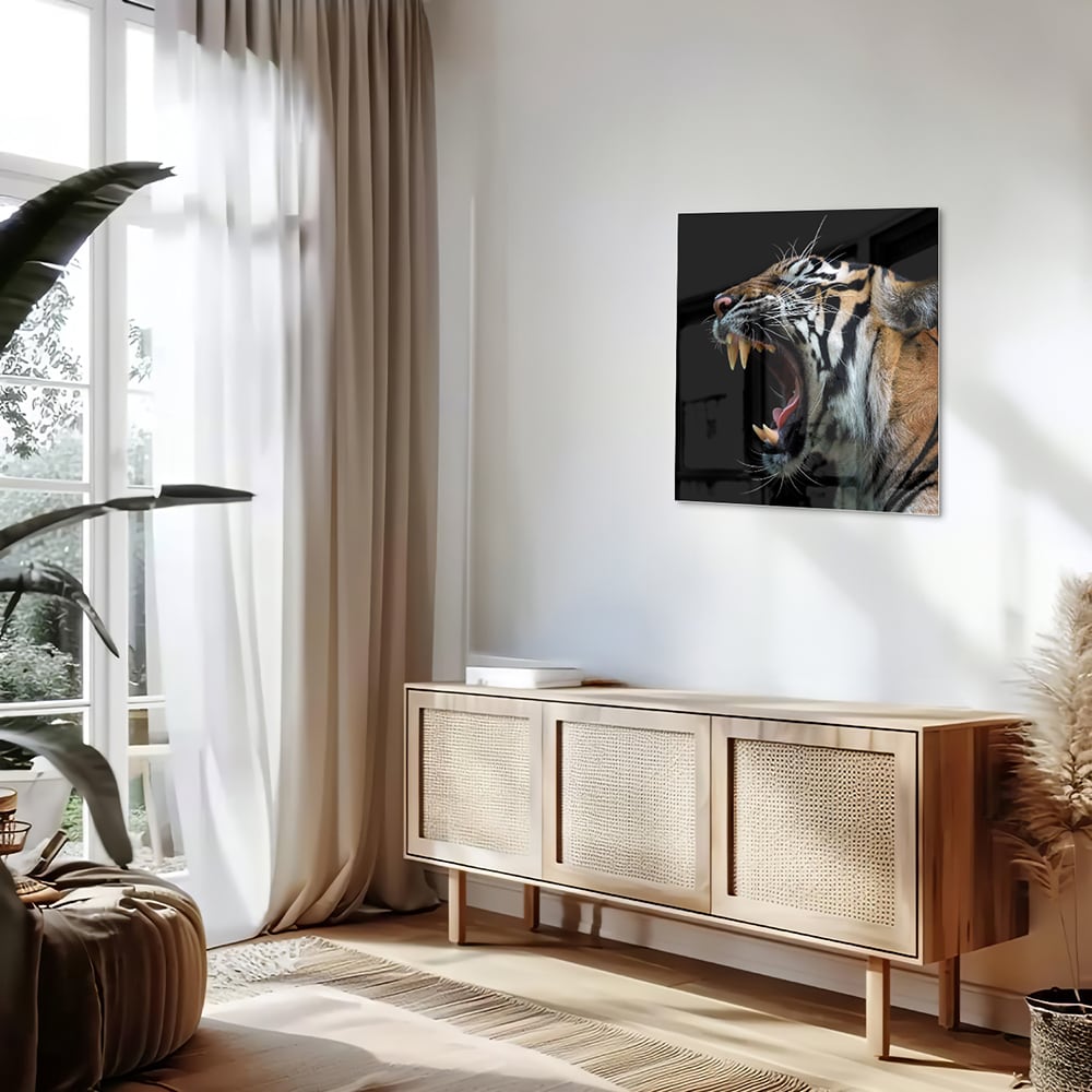 Beeindruckendes Glasbild mit einem brüllenden Tiger – Glasbild aus Sicherheitsglas, Größe 120x60