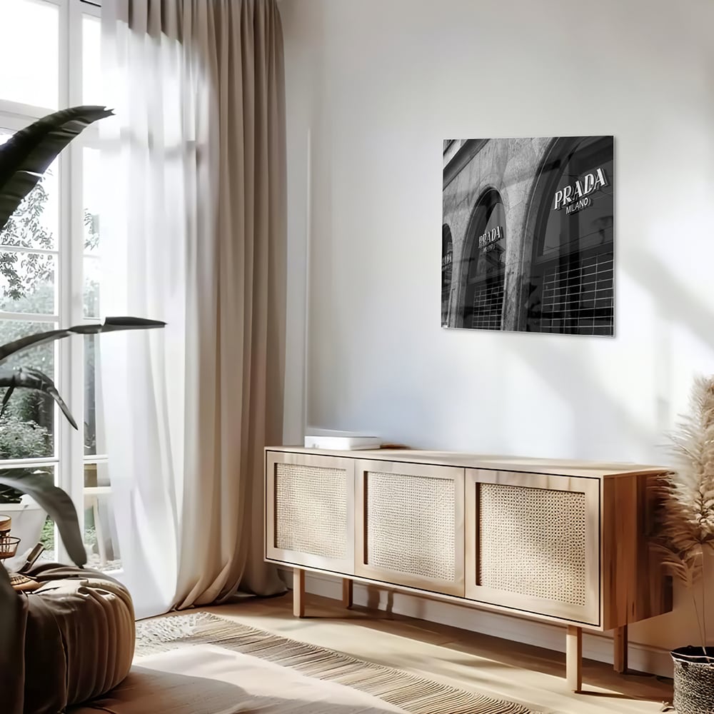 Elegantes Glasbild mit Prada-Schaufenster – Glasbild aus Sicherheitsglas, Größe 120x60