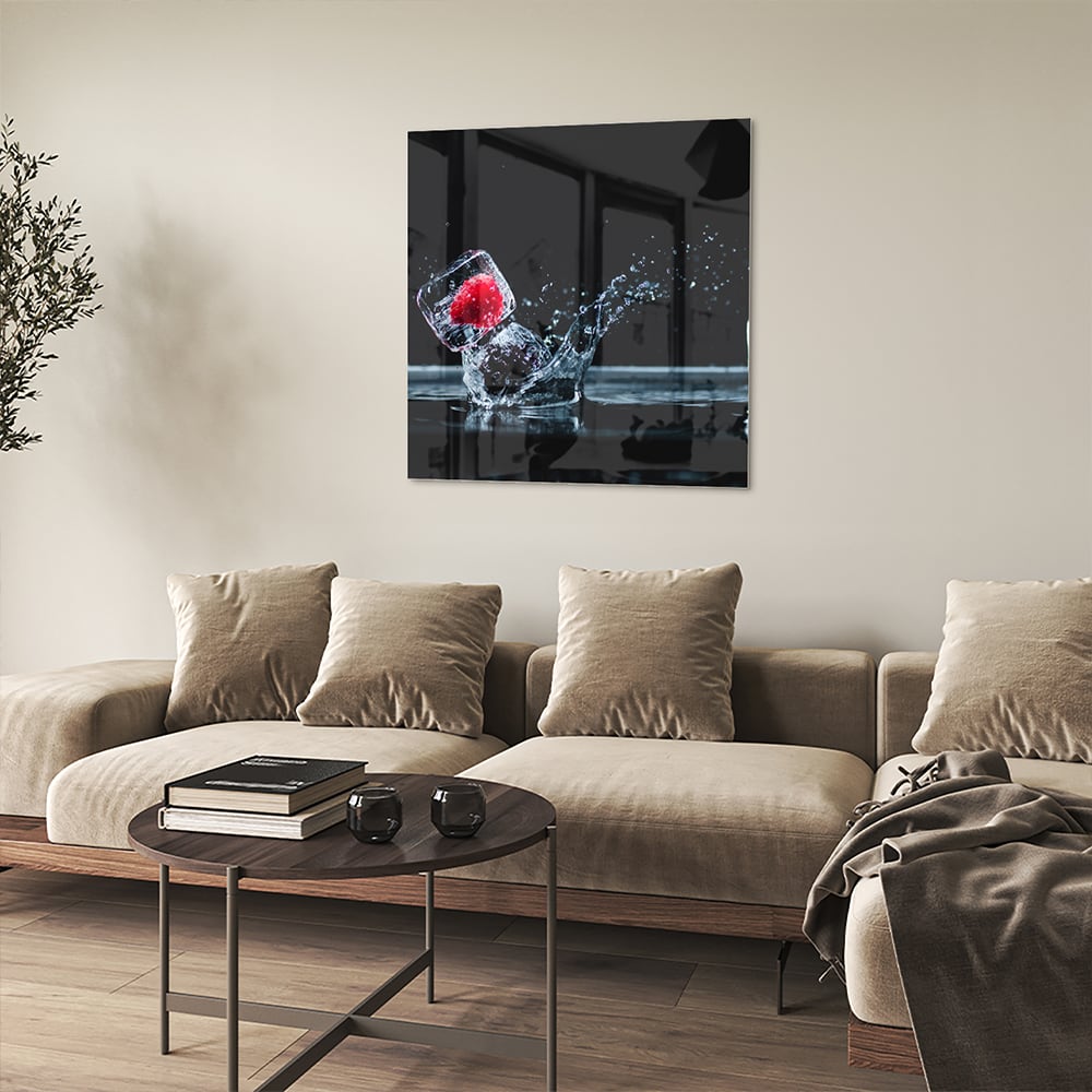 Erfrischendes Glasbild mit Erdbeerspritzern – Glasbild aus Sicherheitsglas, Größe 90x90_rond