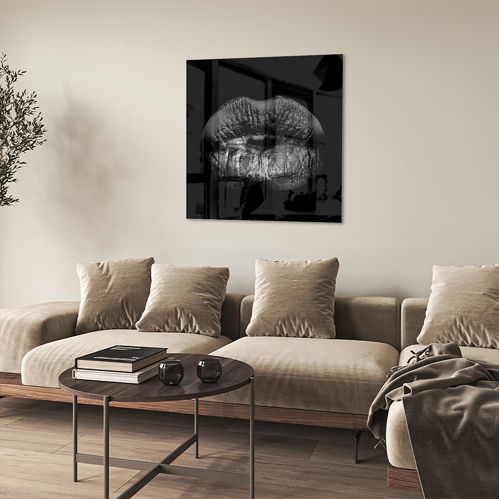Schwarzes Glasbild mit Lippenprint – Glasbild aus Sicherheitsglas, Größe 90x90_rond