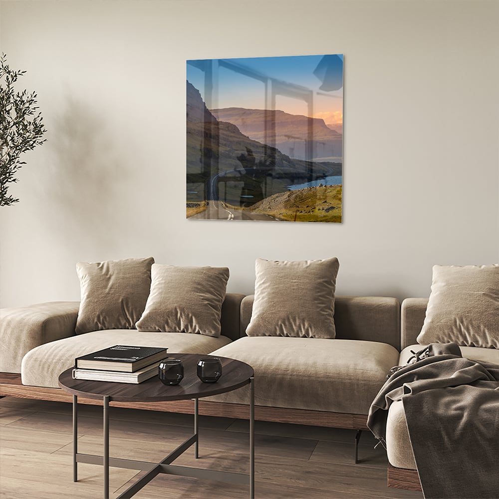 Atemberaubendes Glasbild mit Bergen und Fluss – Glasbild aus Sicherheitsglas, Größe 90x90_rond