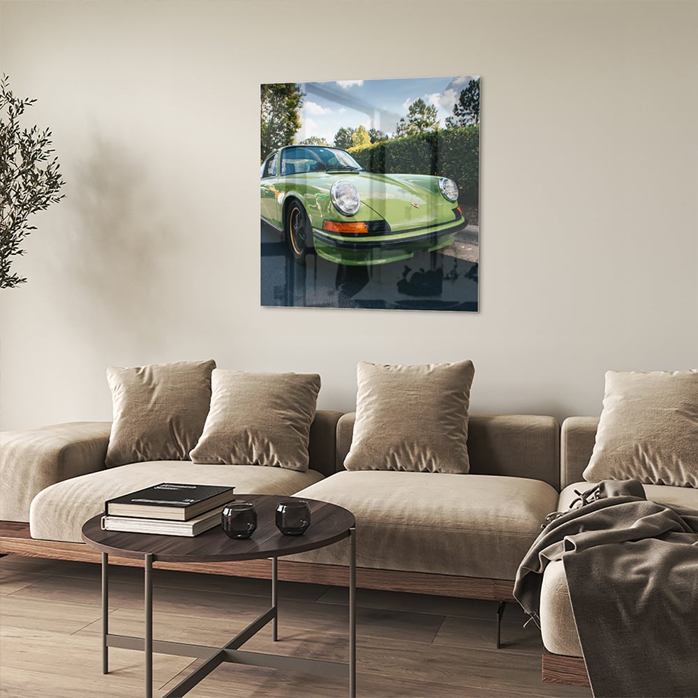Glasbild mit einzigartigem grünen Porsche für moderne Innenräume – Glasbild aus Sicherheitsglas, Größe 90x90_rond