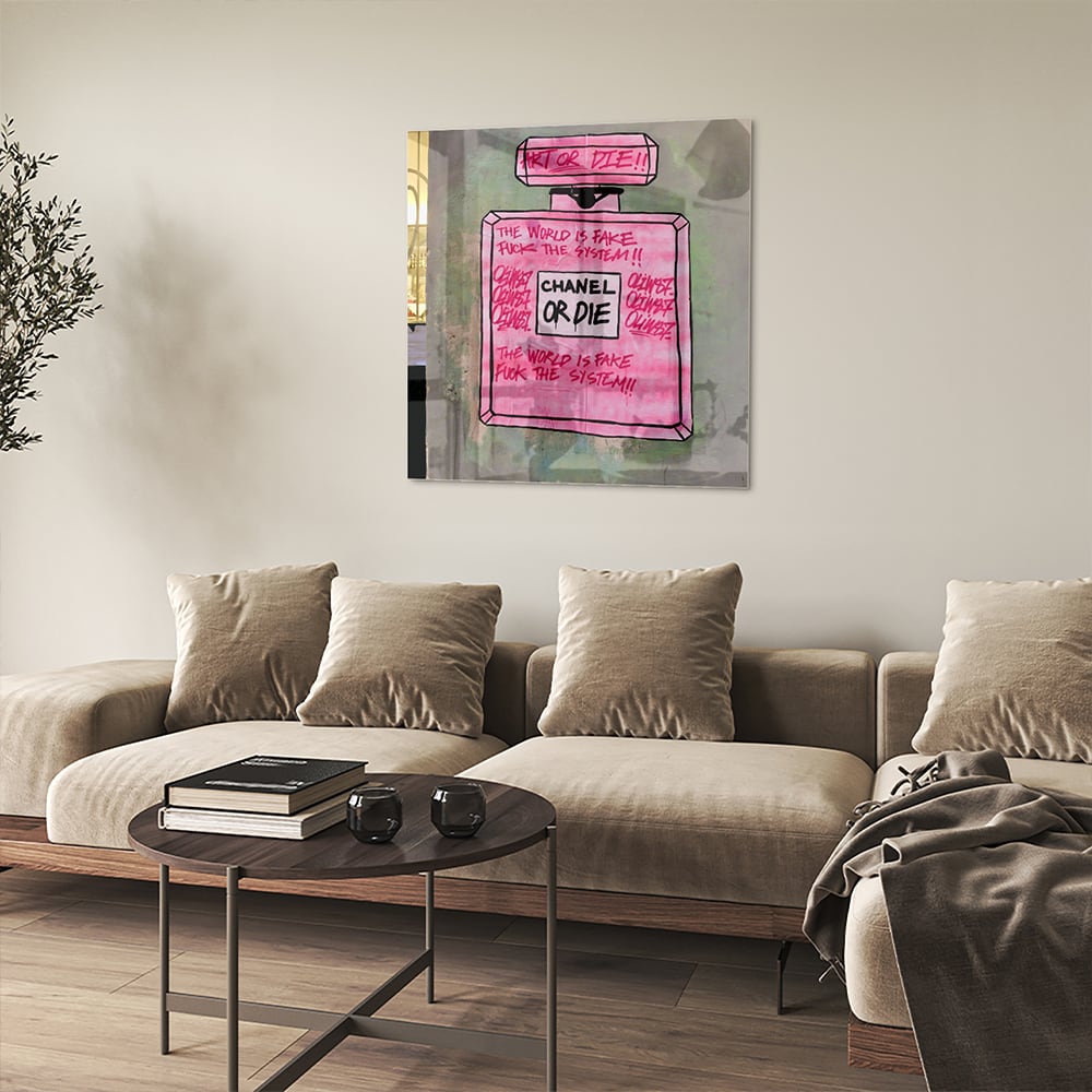 Stilvolles Glasbild: 'Chanel or Die' – Glasbild aus Sicherheitsglas, Größe 90x90_rond