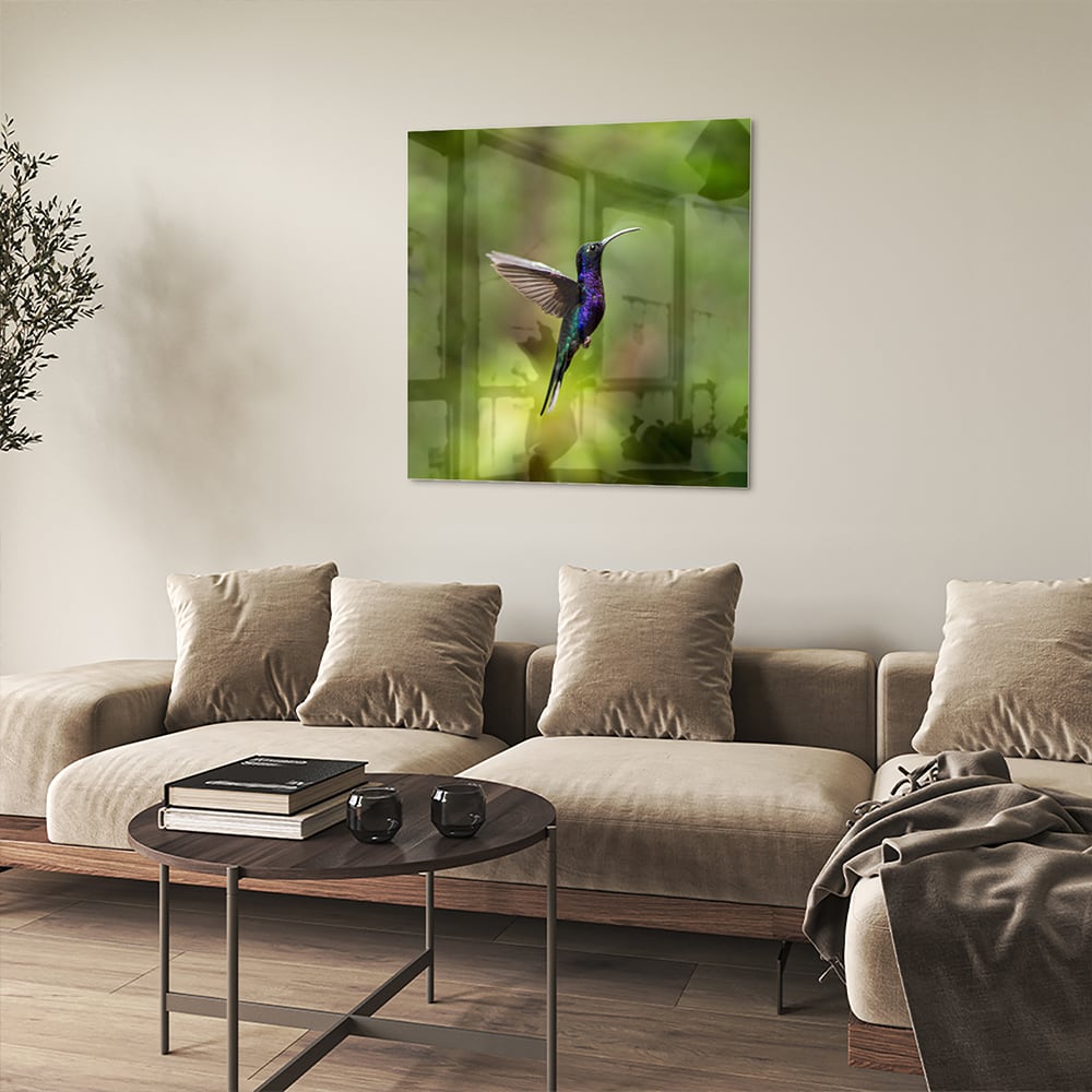 Glasbild mit fliegendem Kolibri inmitten grüner Ruhe – Glasbild aus Sicherheitsglas, Größe 90x90_rond