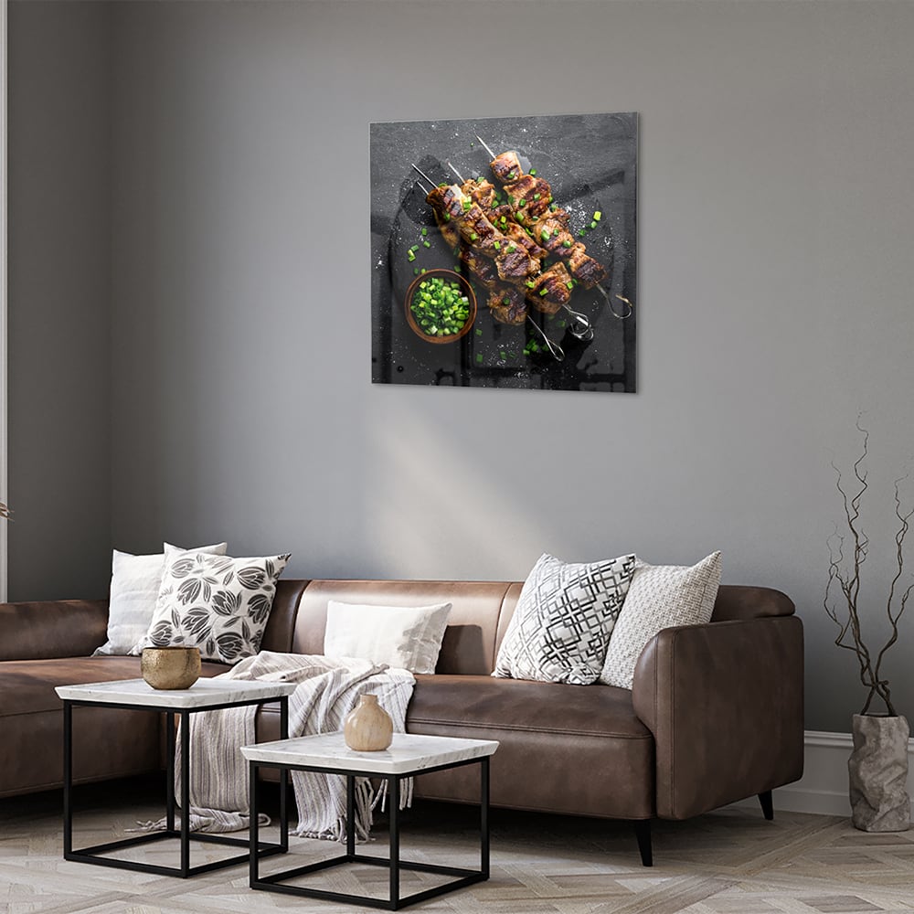Glasbild mit köstlichen Kebabs auf schwarzem Hintergrund – Glasbild aus Sicherheitsglas, Größe 120x80