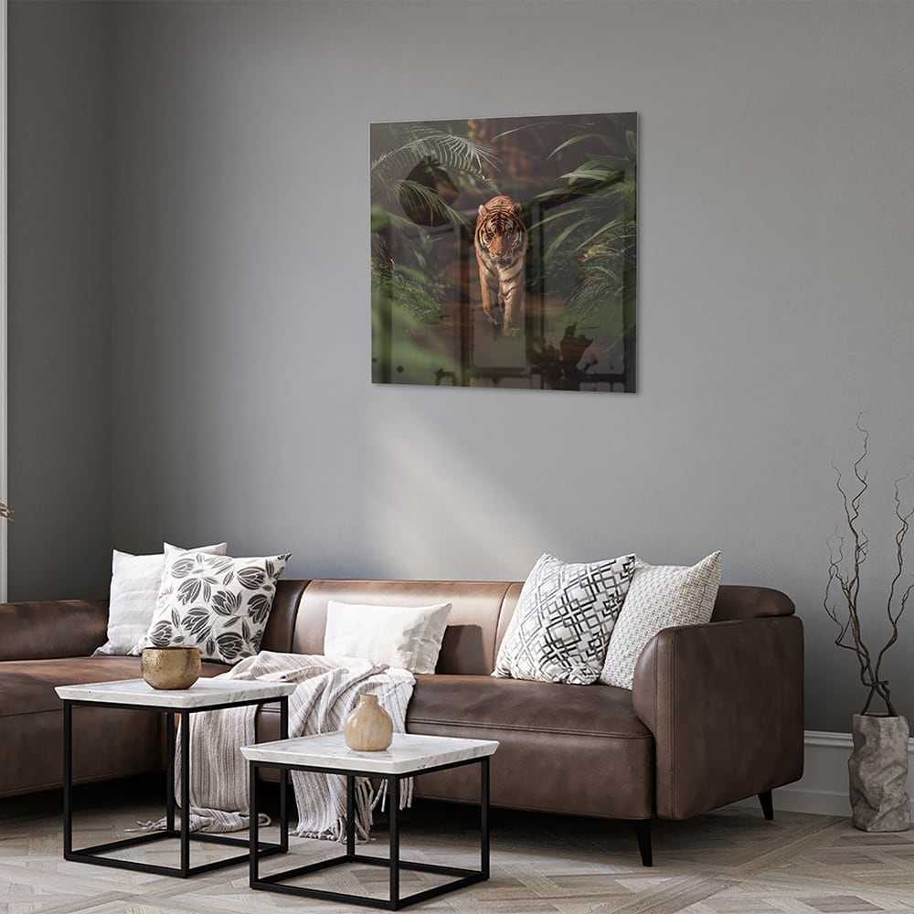 Elegantes Glasbild mit Tiger zwischen Blättern – Glasbild aus Sicherheitsglas, Größe 120x80