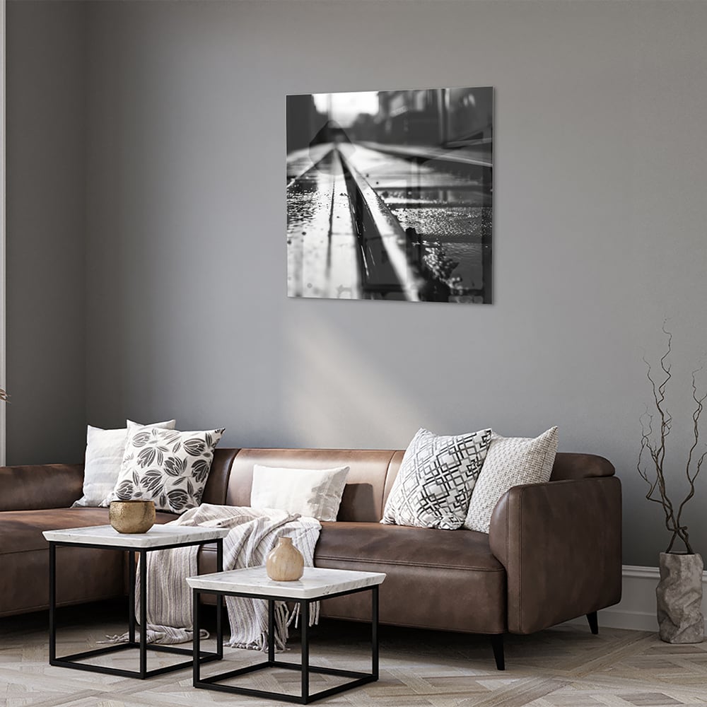 Schwarz-Weiß-Glasbild mit nassen Straßen – Glasbild aus Sicherheitsglas, Größe 120x80